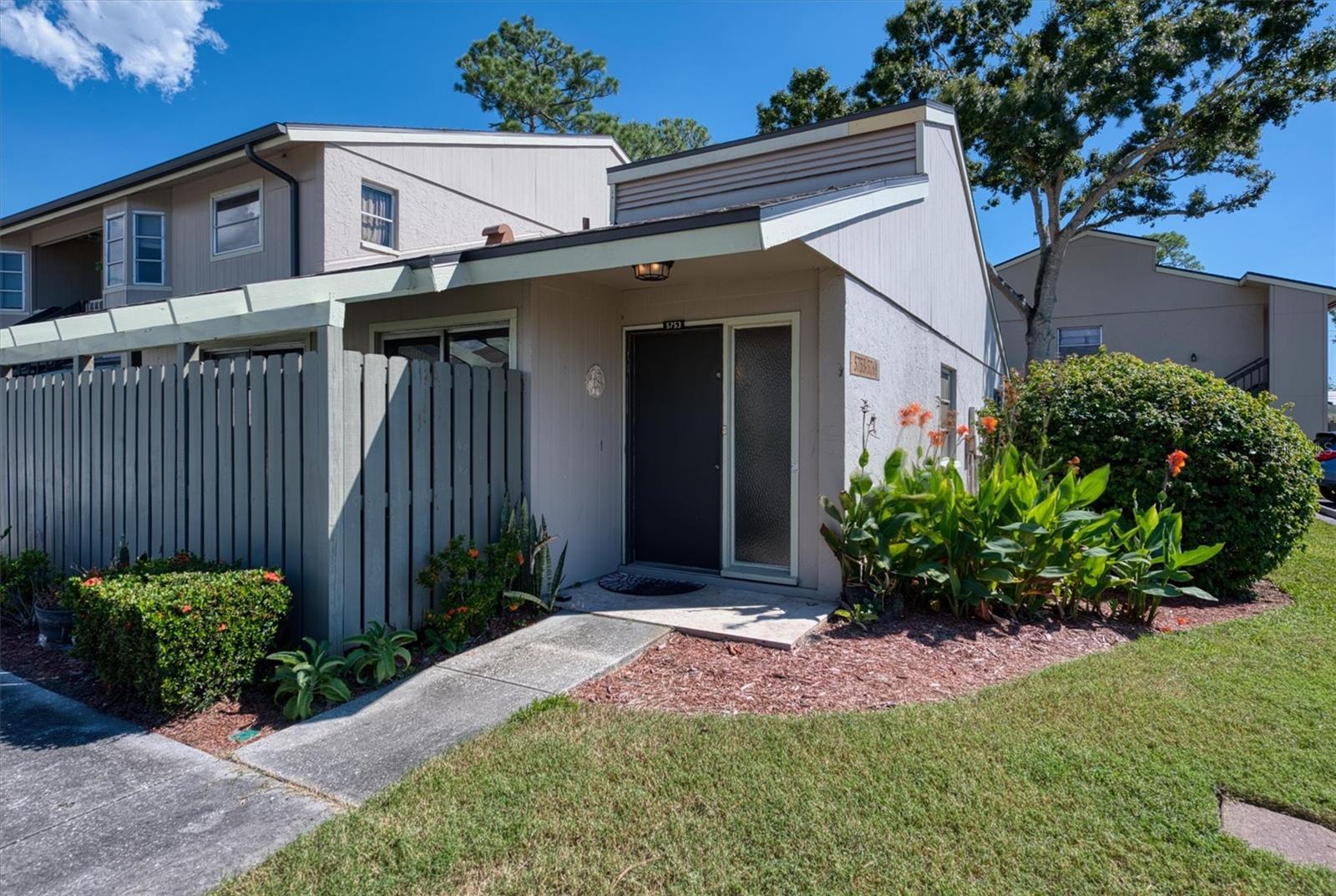 5753 Summer Side Ln #8a, Sarasota, FL 34231