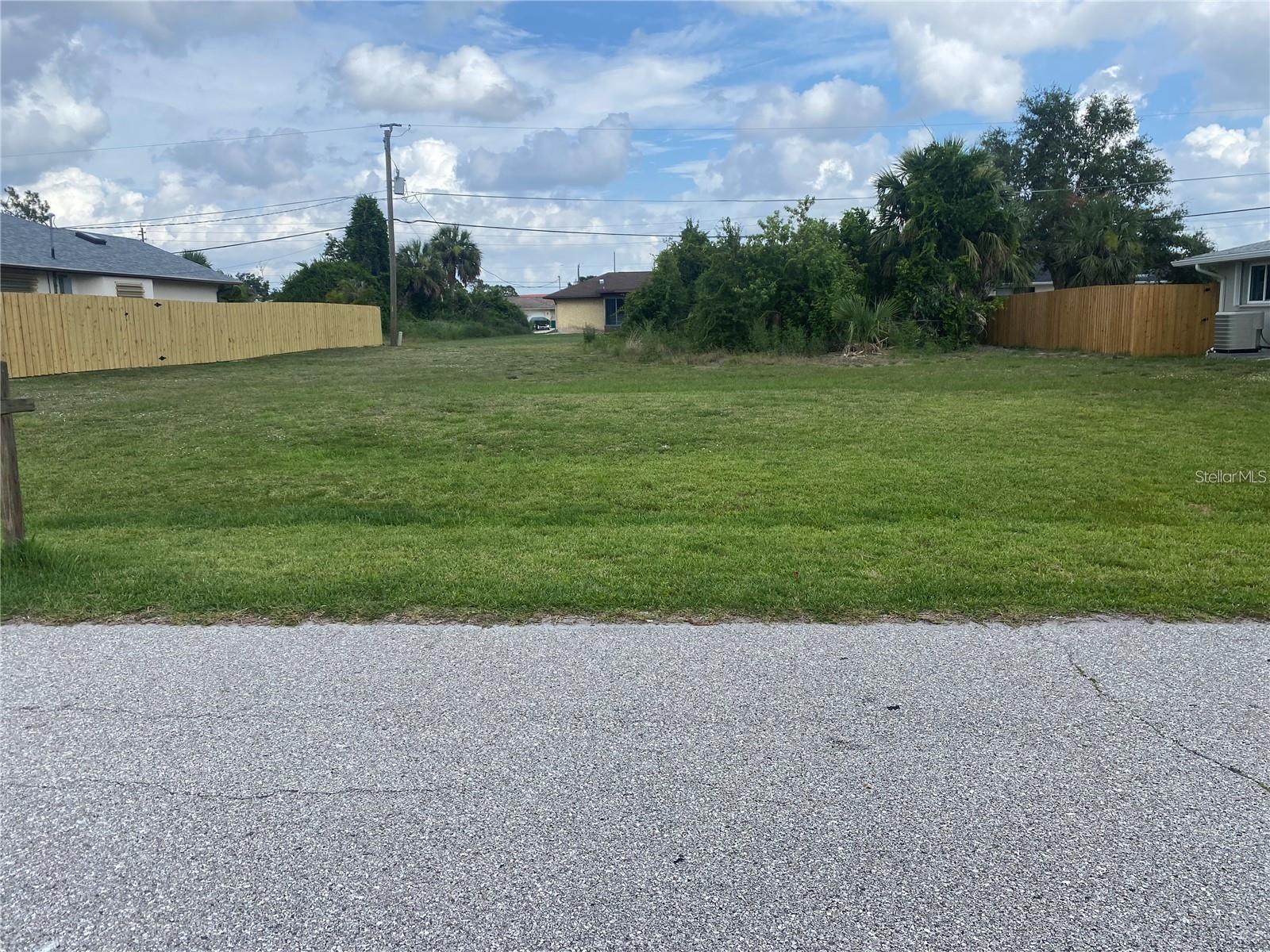 867 Dobell Ter Nw, Port Charlotte, FL 33948