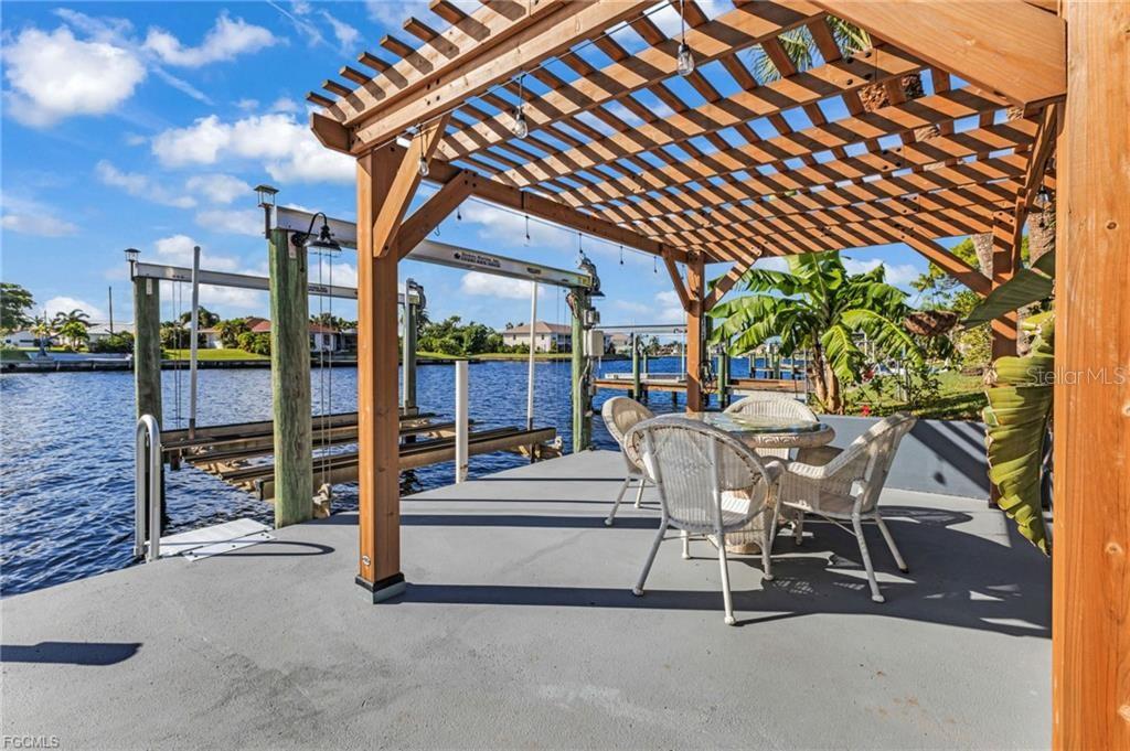 714 Se 43rd St, Cape Coral, FL 33904
