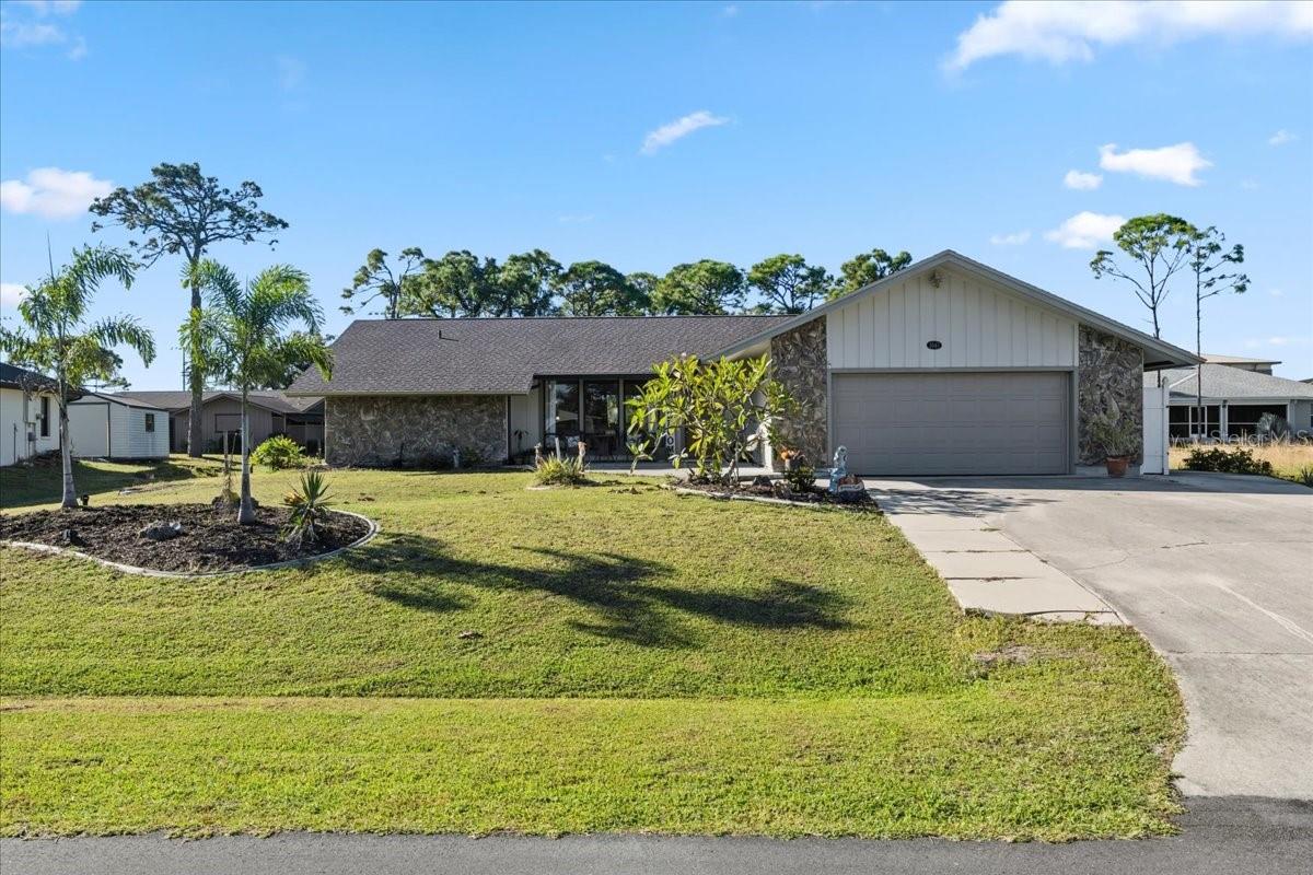 1041 Schooner Ln, Englewood, FL 34224