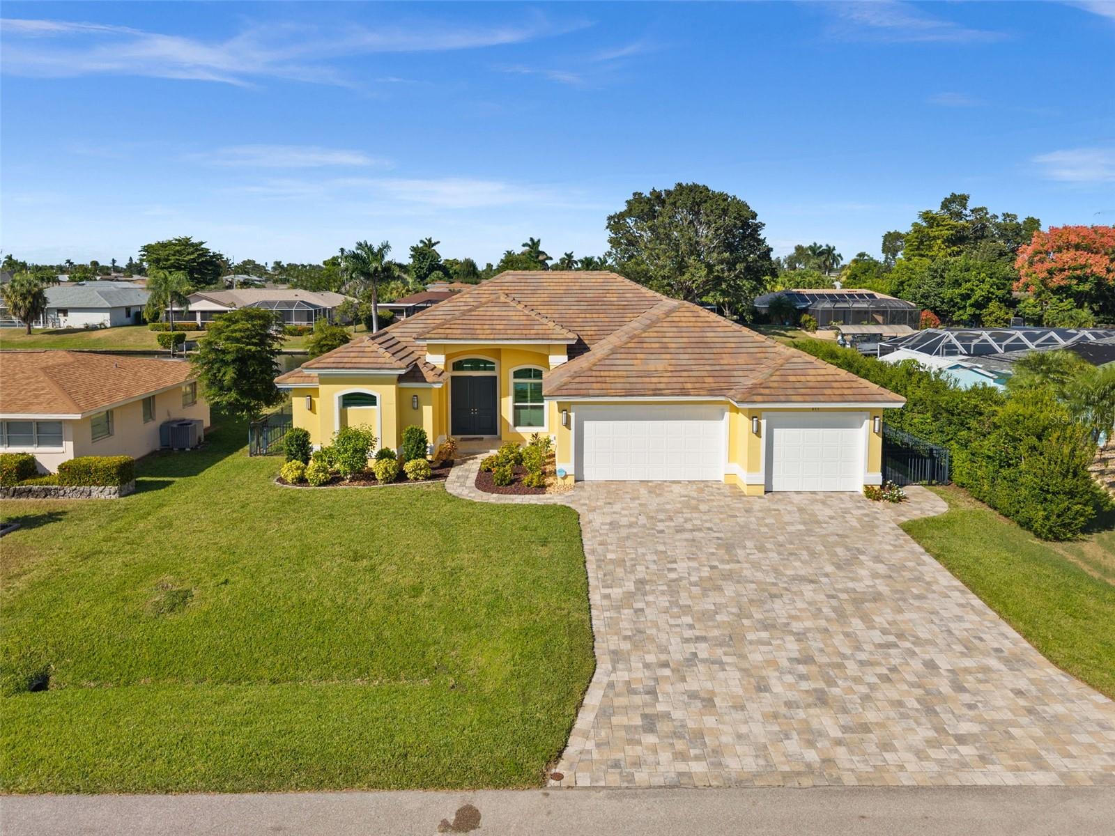 211 Se 37th Ln, Cape Coral, FL 33904