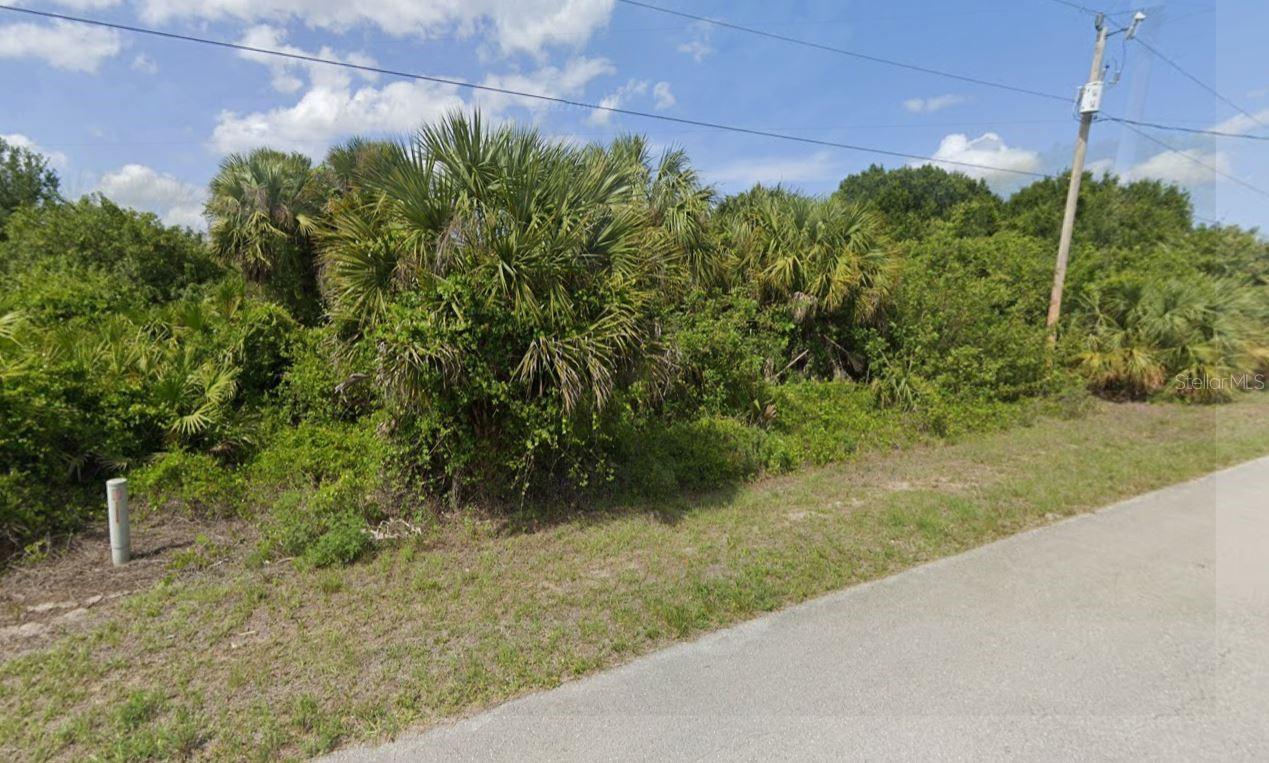 747 Long Distance Ln, Lehigh Acres, FL 33974