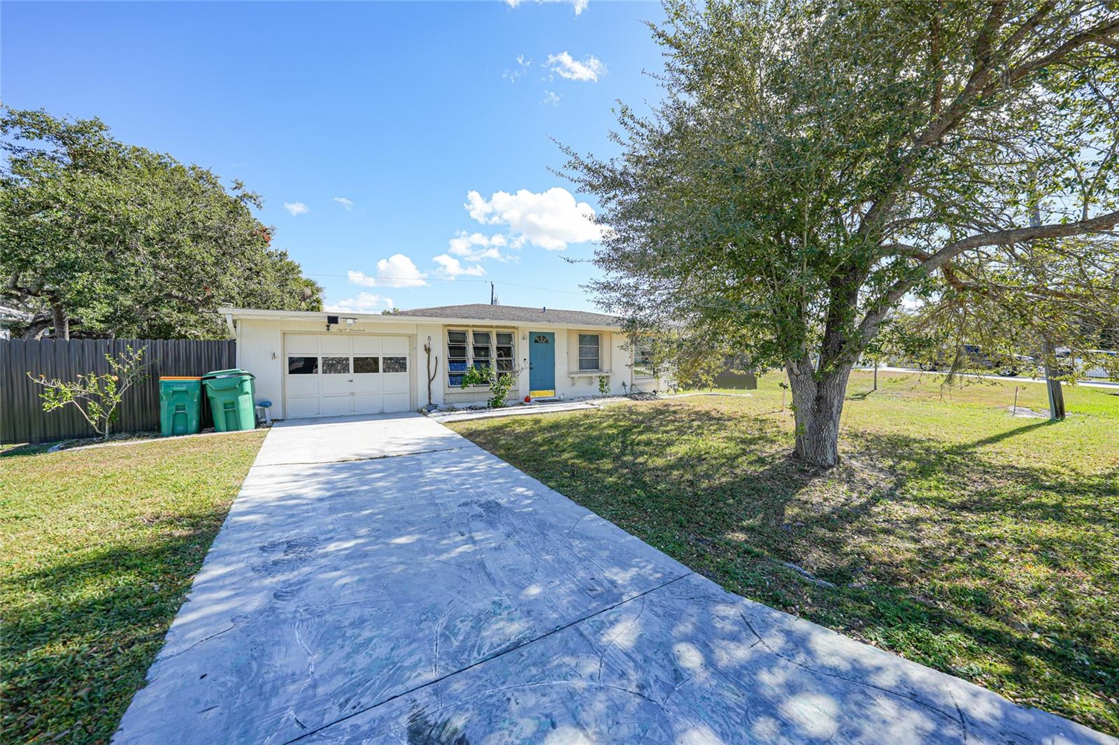 819 Haleybury St Nw, Port Charlotte, FL 33948