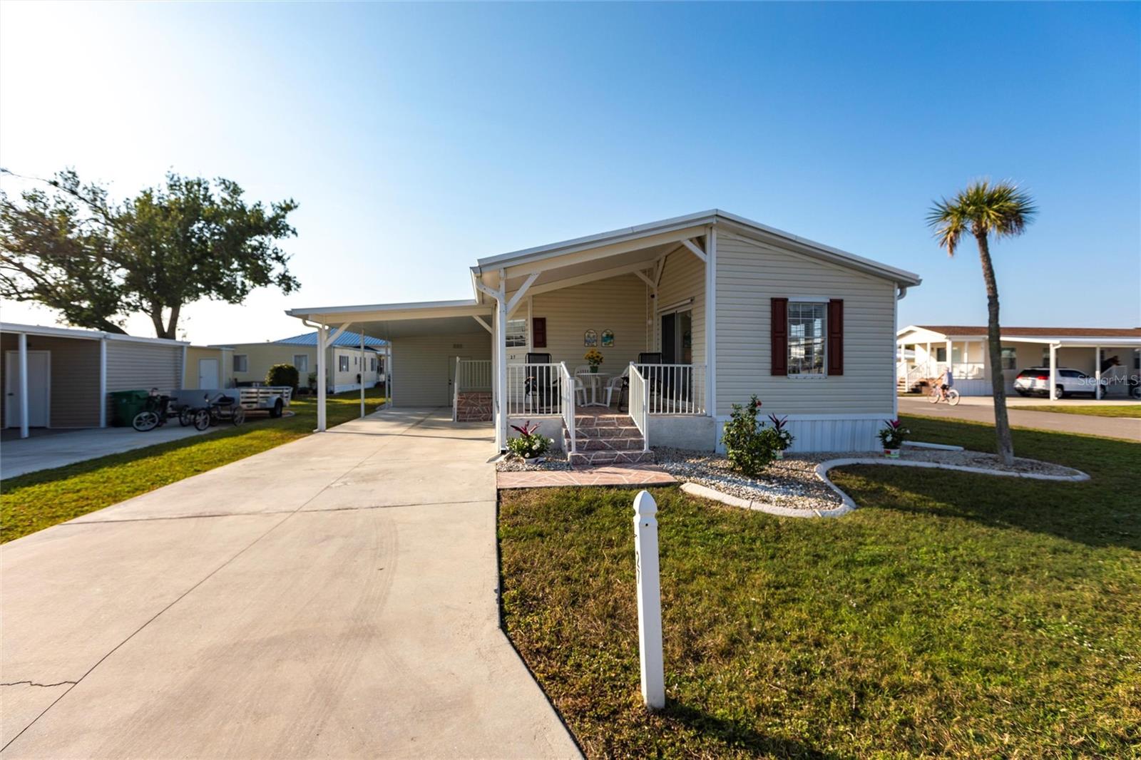 27 N Manatee Loop, Punta Gorda, FL 33950
