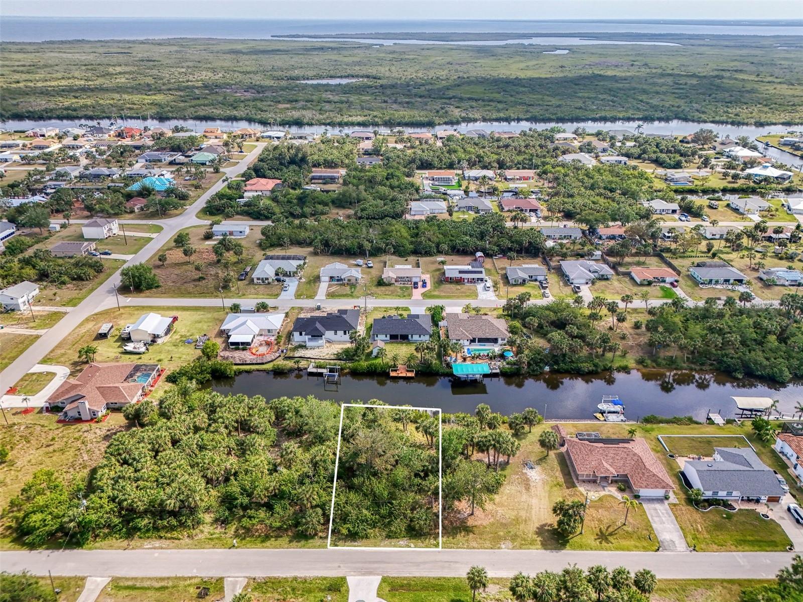 18706 Fort Smith Cir, Port Charlotte, FL 33948