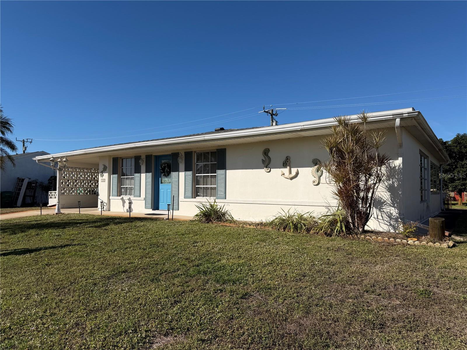 330 Lasayette Dr Ne, Port Charlotte, FL 33952