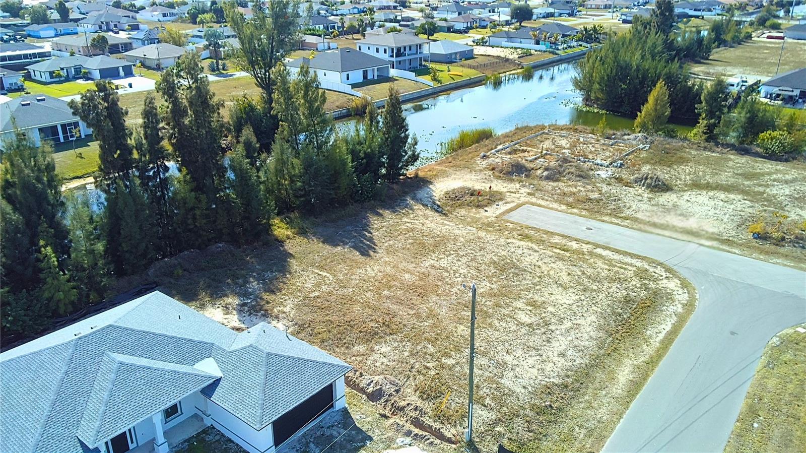 122 Ne 9th St, Cape Coral, FL 33909