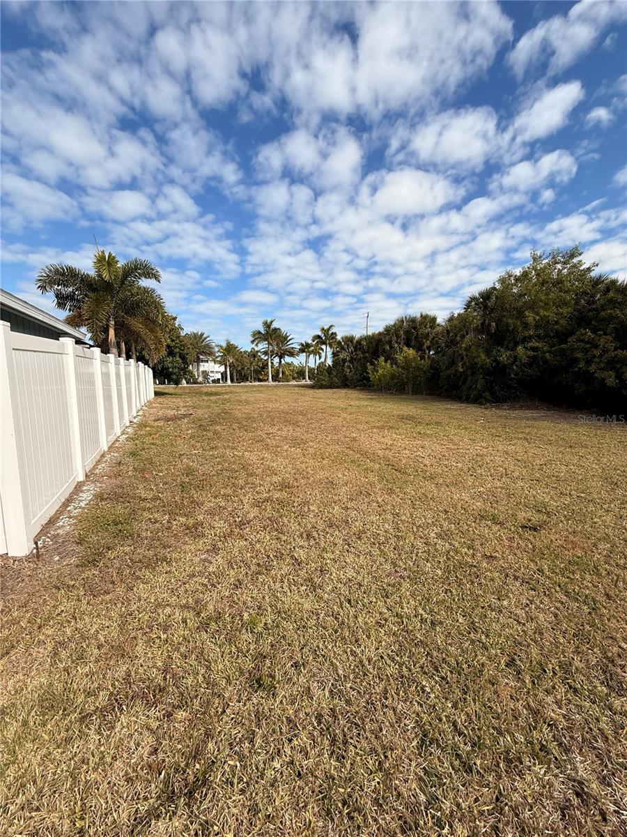 3099 Cussell Dr, St James City, FL 33956