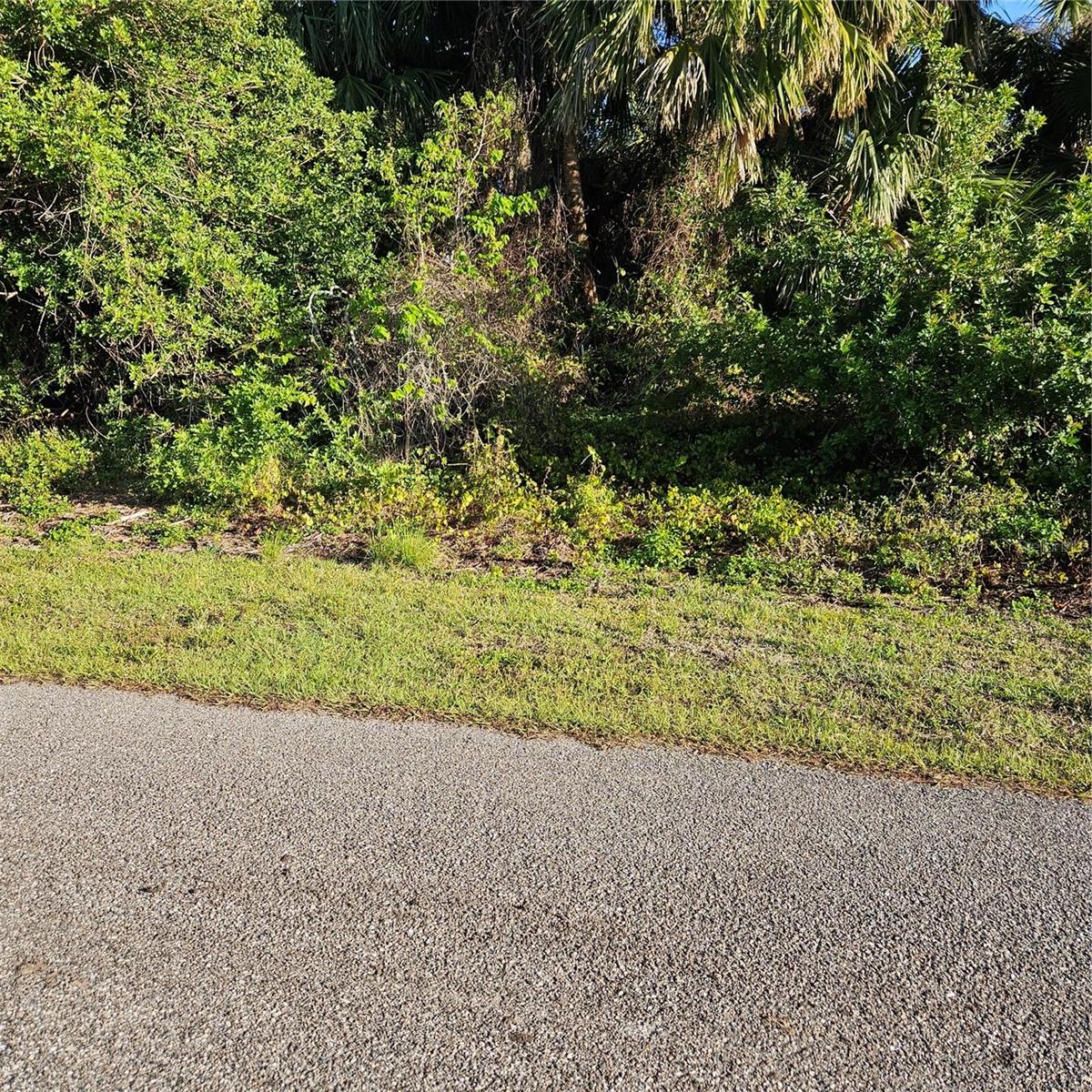 Kacher Rd, North Port, FL 34288