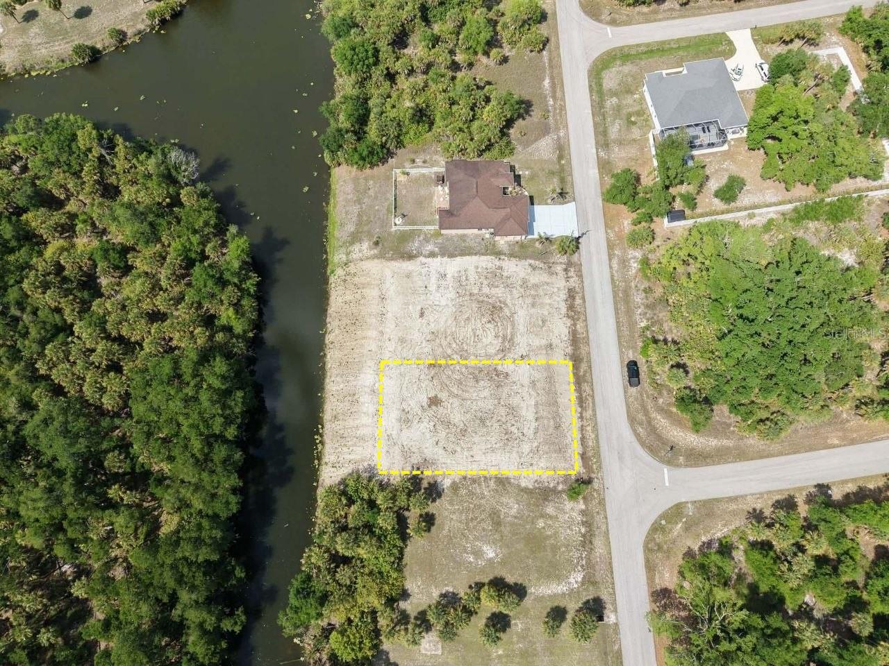 561 Pembroke Dr, Port Charlotte, FL 33954