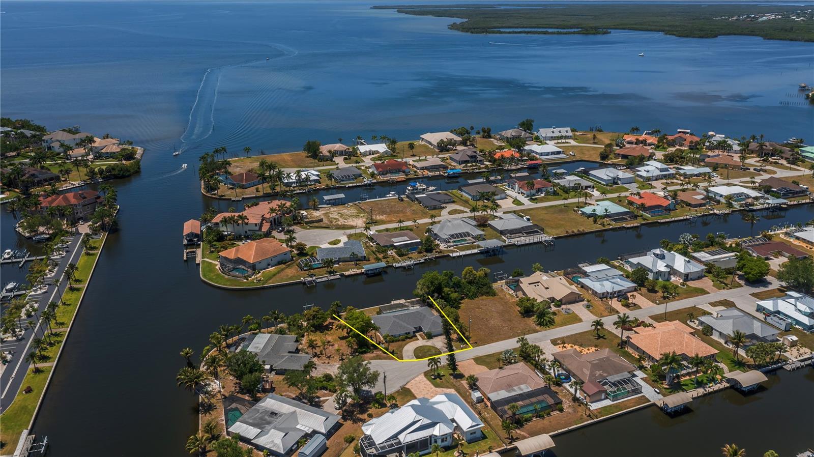 137 Sinclair St Se, Port Charlotte, FL 33952