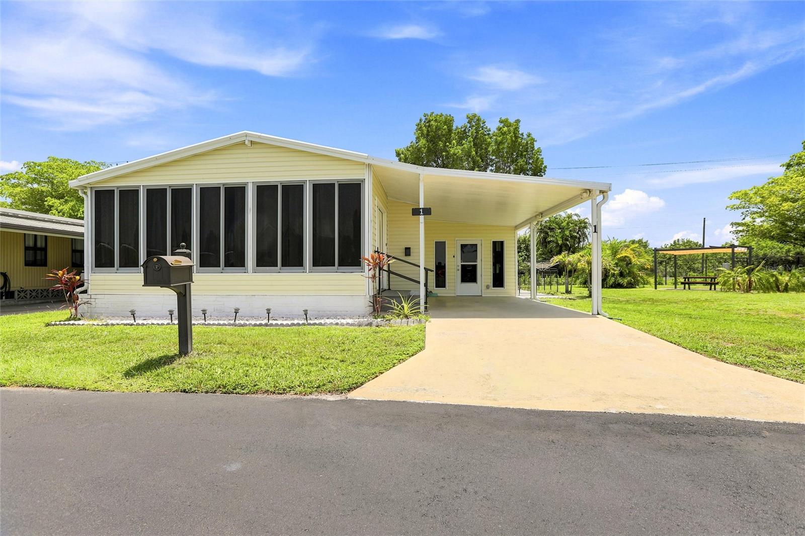 1 Poinsettia Dr, Fort Myers, FL 33905