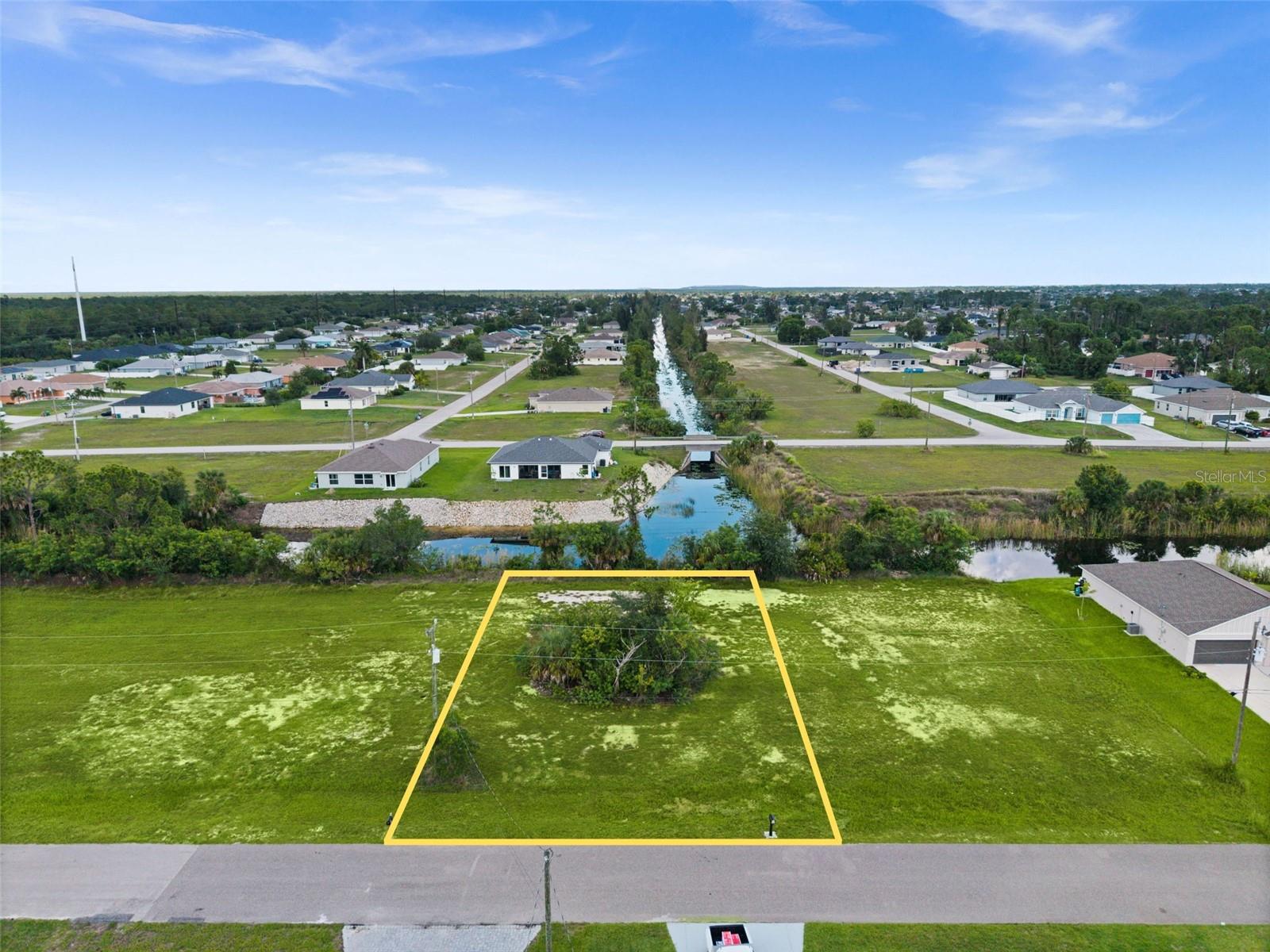 907 Ne 32nd Ter, Cape Coral, FL 33909