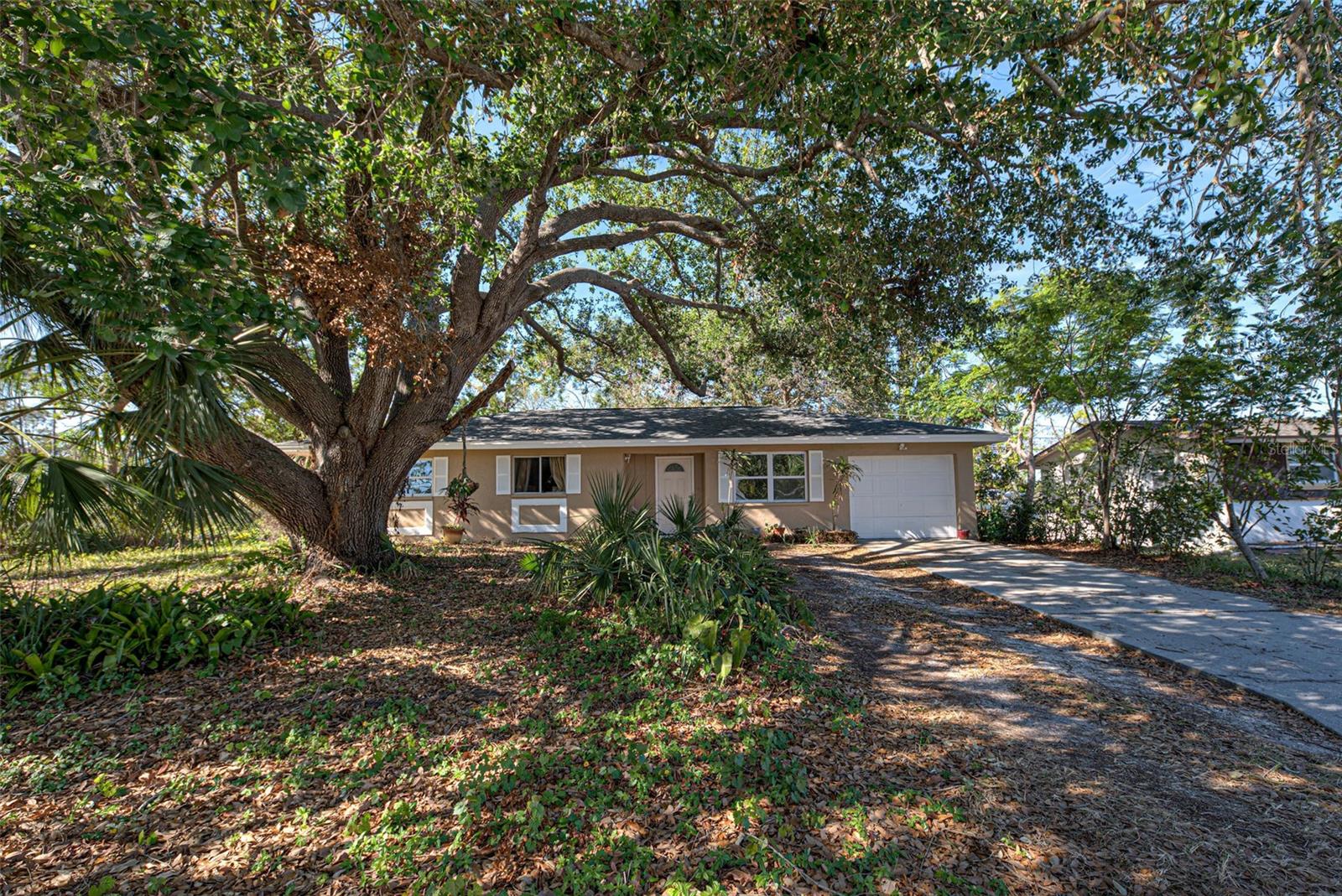 1860 Bluebird Ln, Englewood, FL 34224