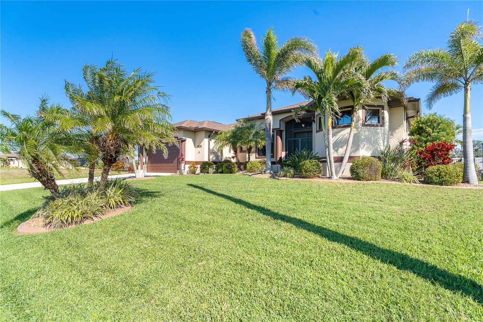 214 W Pine Valley Ln, Rotonda West, FL 33947