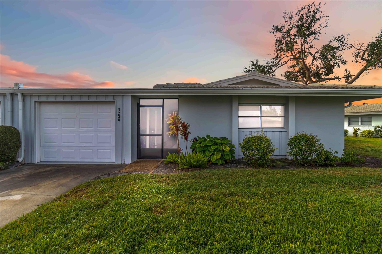 3220 Southfield Ln #810, Sarasota, FL 34239