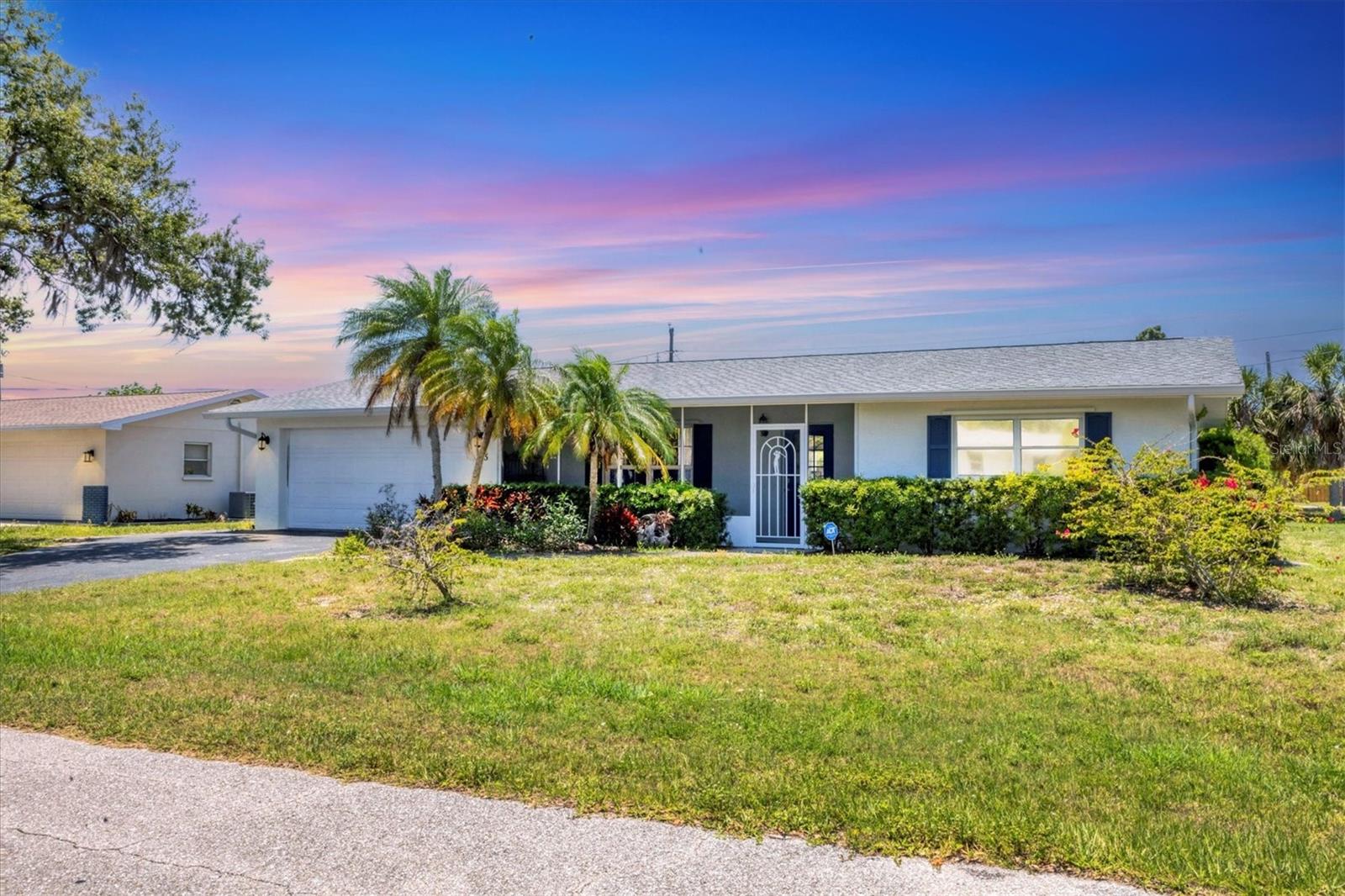 305 E Wentworth Cir, Englewood, FL 34223
