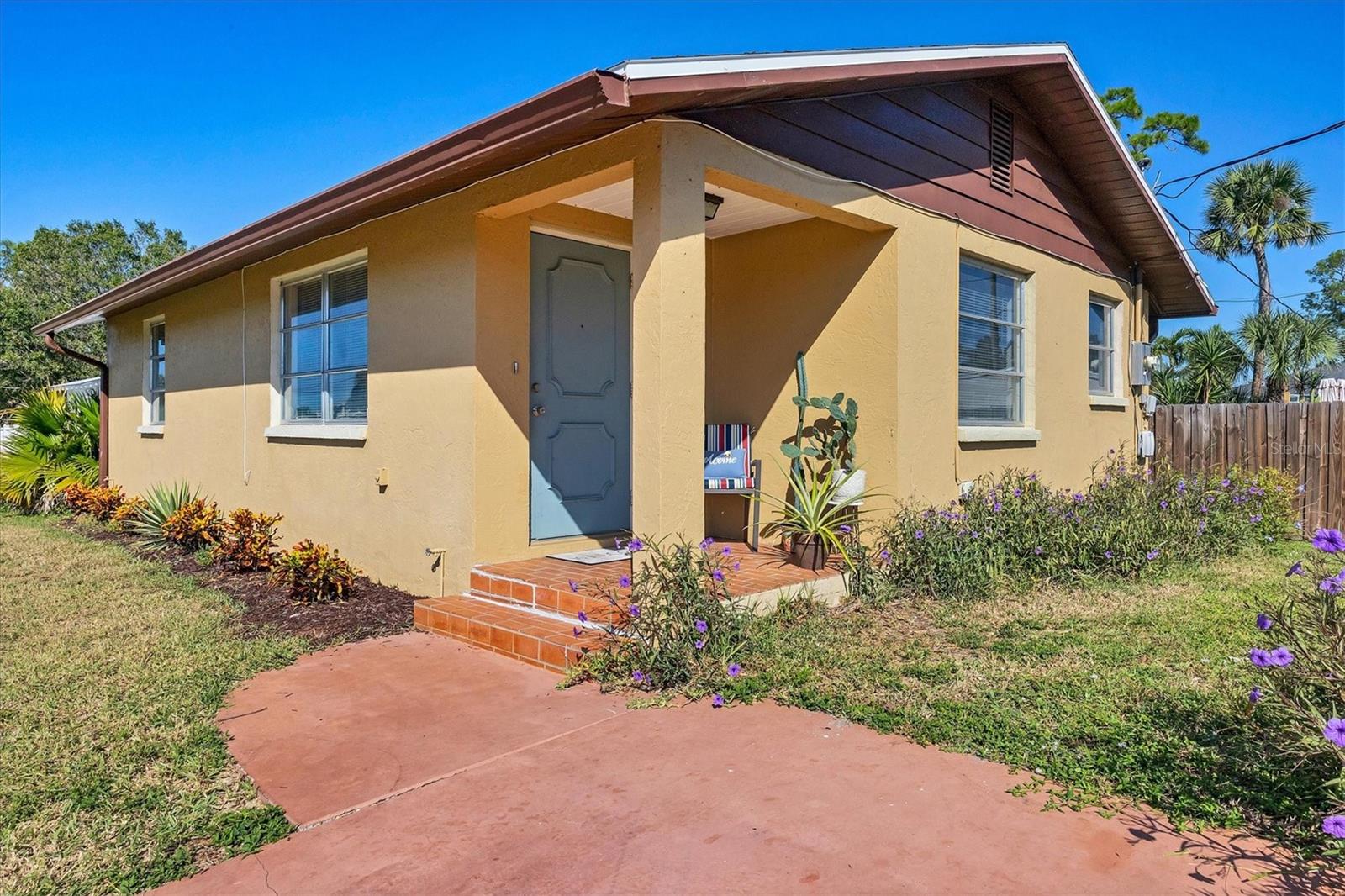 602 W Perry St, Englewood, FL 34223