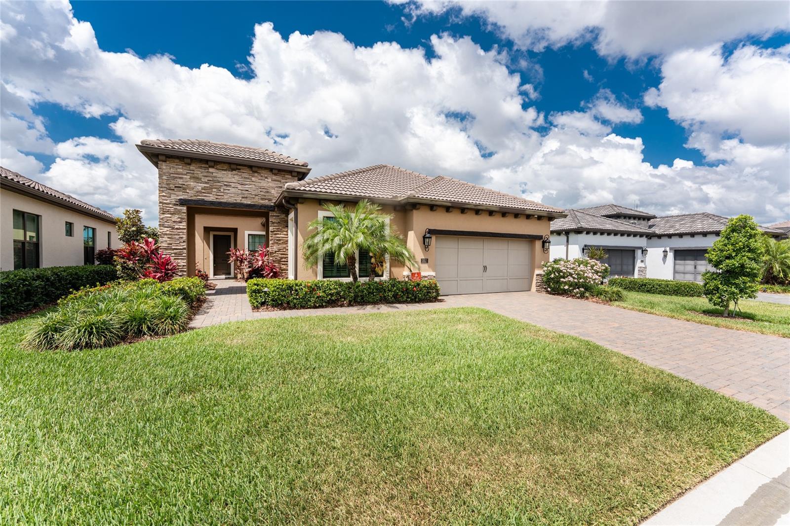257 Corelli Dr, Nokomis, FL 34275