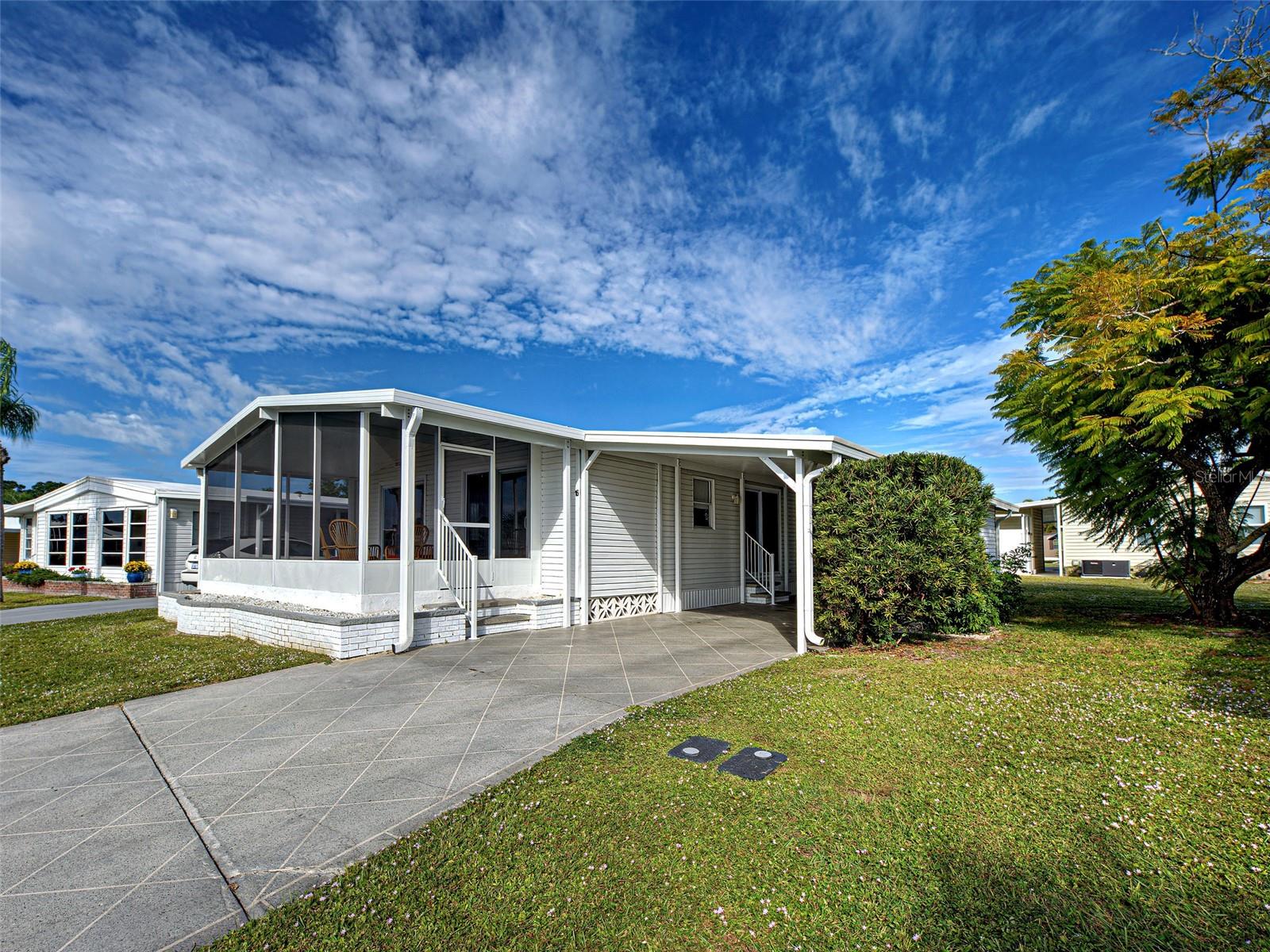 16 N Botany Bay Cir, Englewood, FL 34223