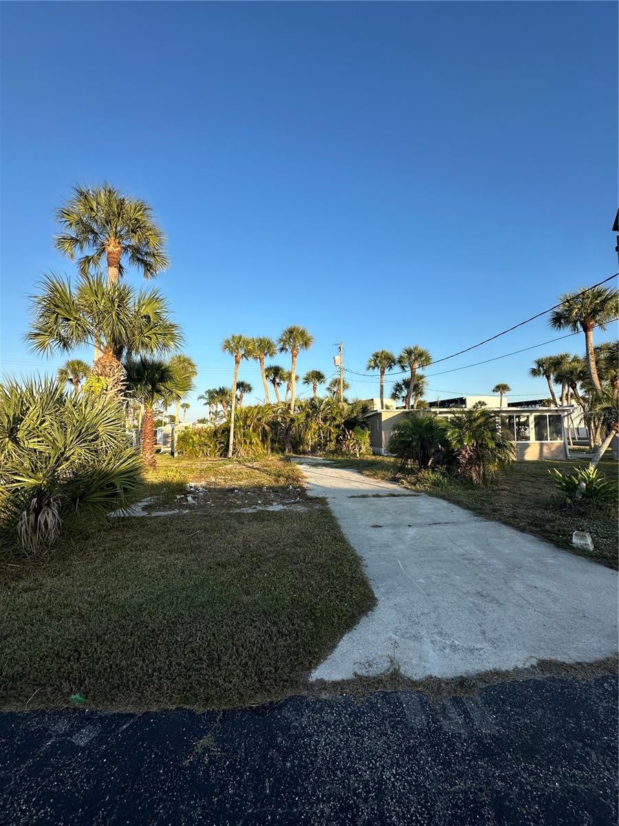 7500 Park Pointe Dr #13, Englewood, FL 34224