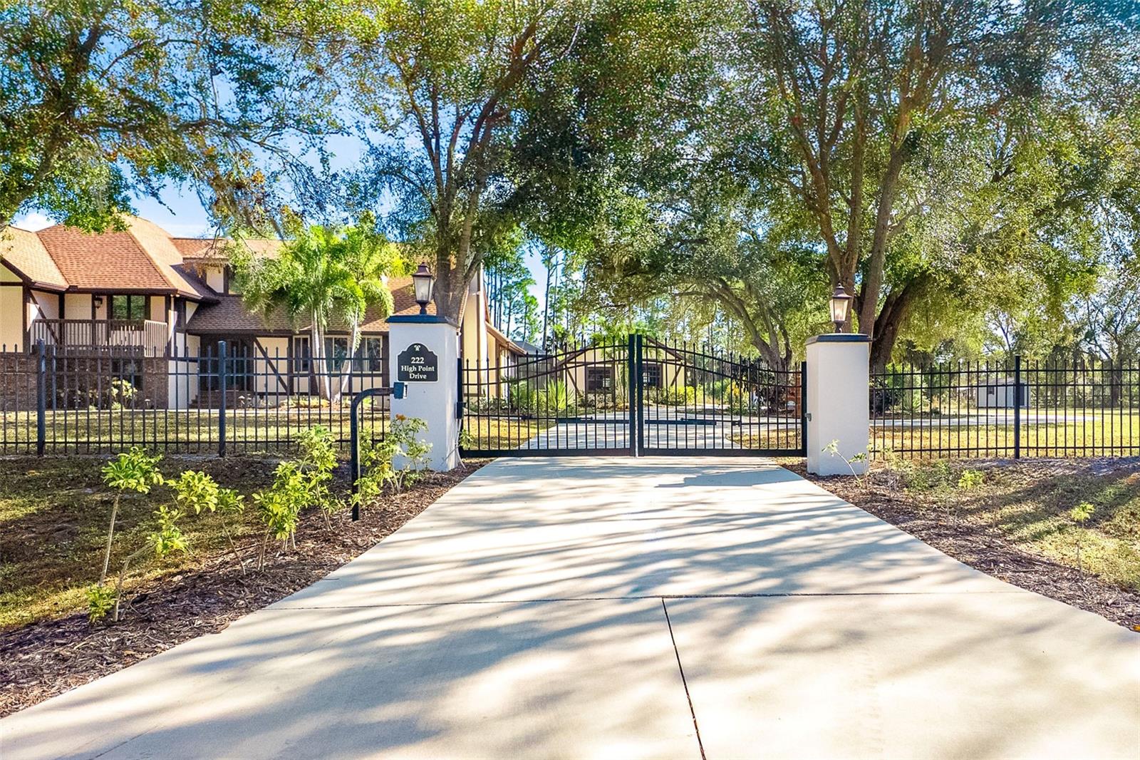 222 High Point Dr, Venice, FL 34292