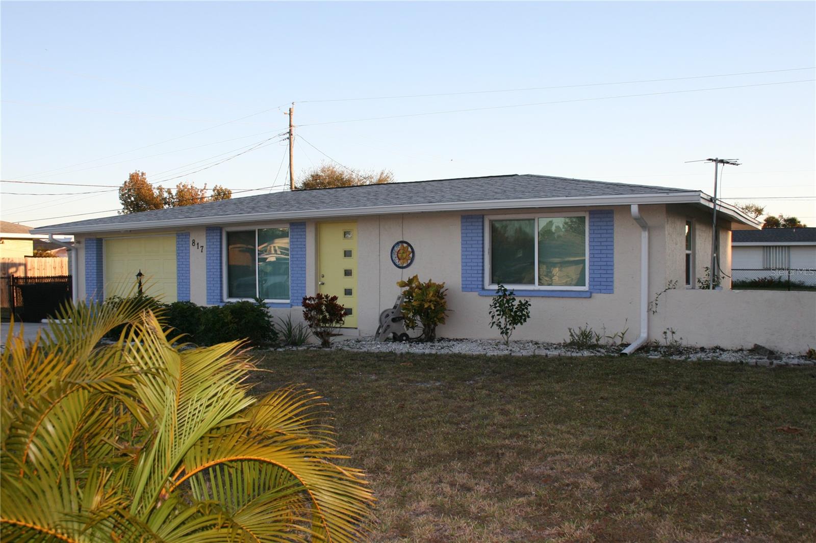817 E 6th St, Englewood, FL 34223