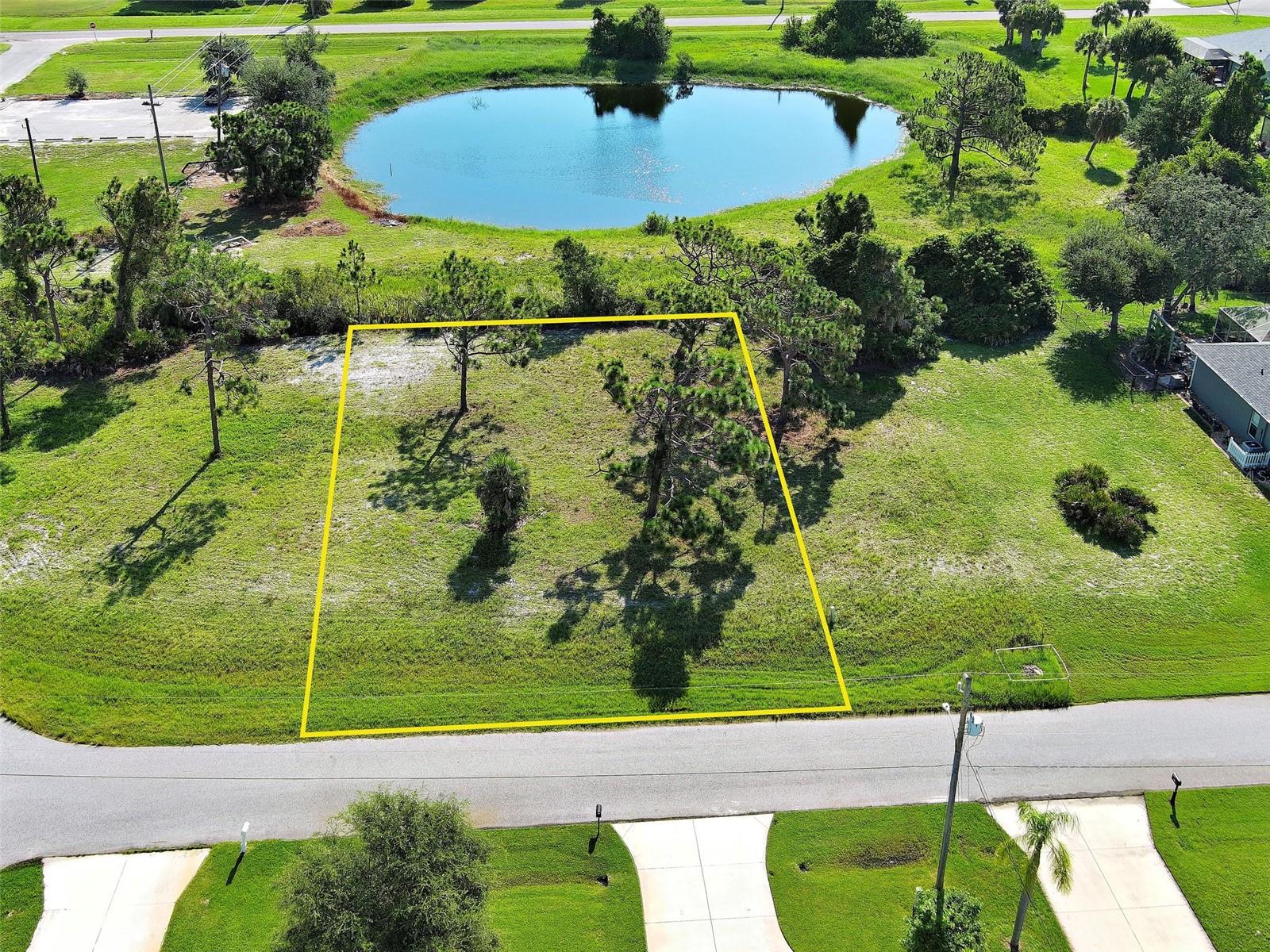 15 Clubhouse Pl, Rotonda West, FL 33947
