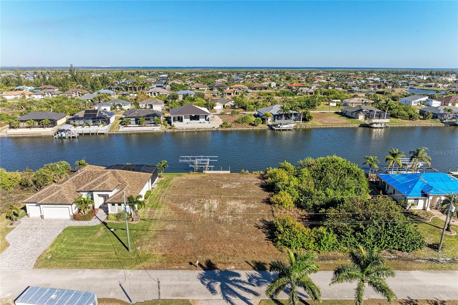 8282 Tracy Cir, Port Charlotte, FL 33981