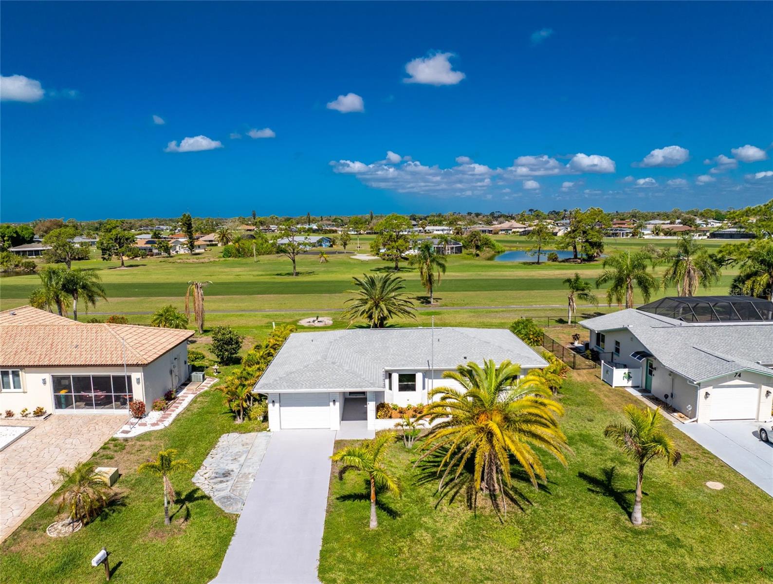 72 Oakland Hills Ct, Rotonda West, FL 33947