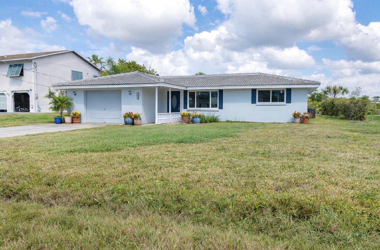 130 Crestview Dr, Englewood, FL 34223