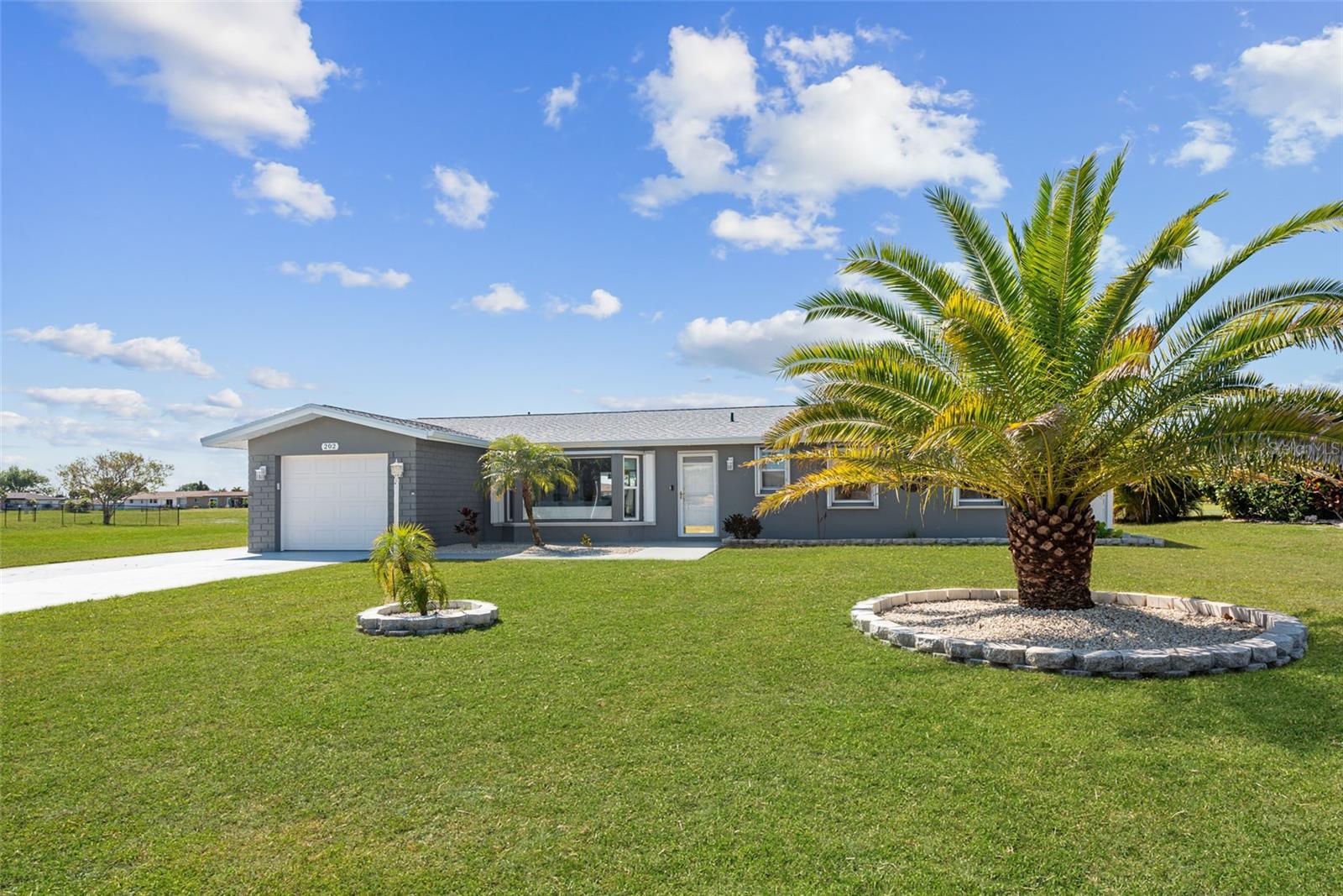 202 Caddy Rd, Rotonda West, FL 33947