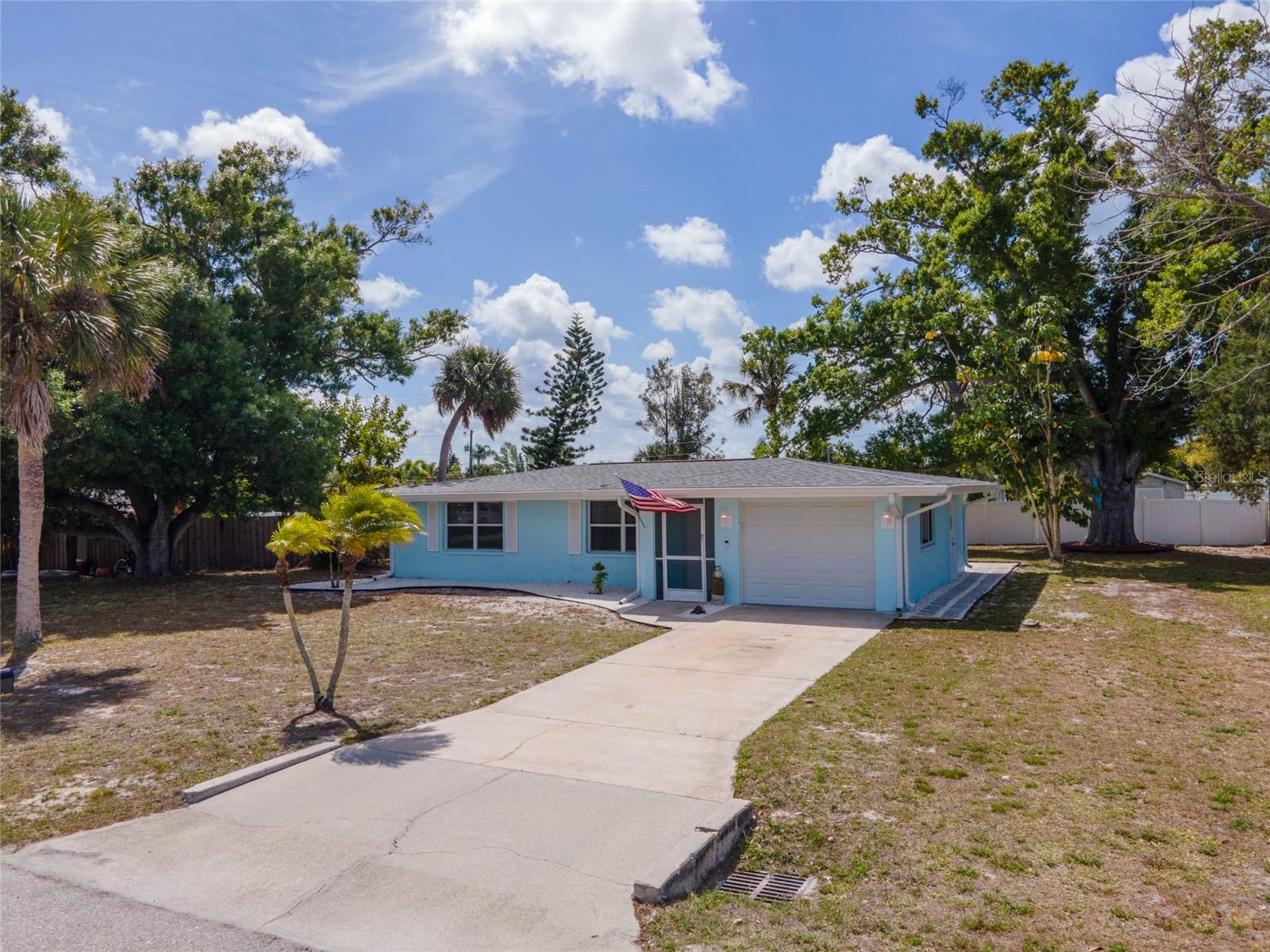 231 Lakeview Ln, Englewood, FL 34223