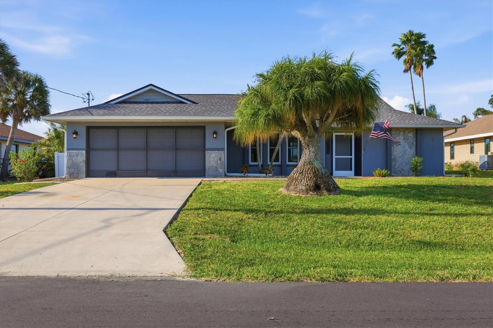 29 Bunker Rd, Rotonda West, FL 33947