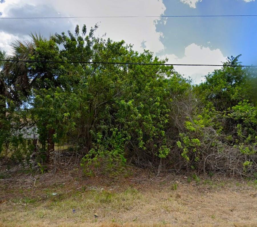 690 Lomond Dr, Port Charlotte, FL 33953