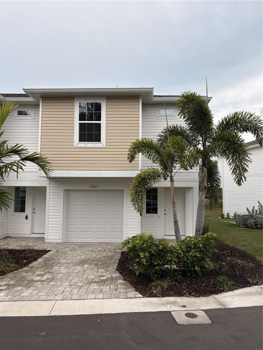 2527 6th Avenue Dr E, Bradenton, FL 34208