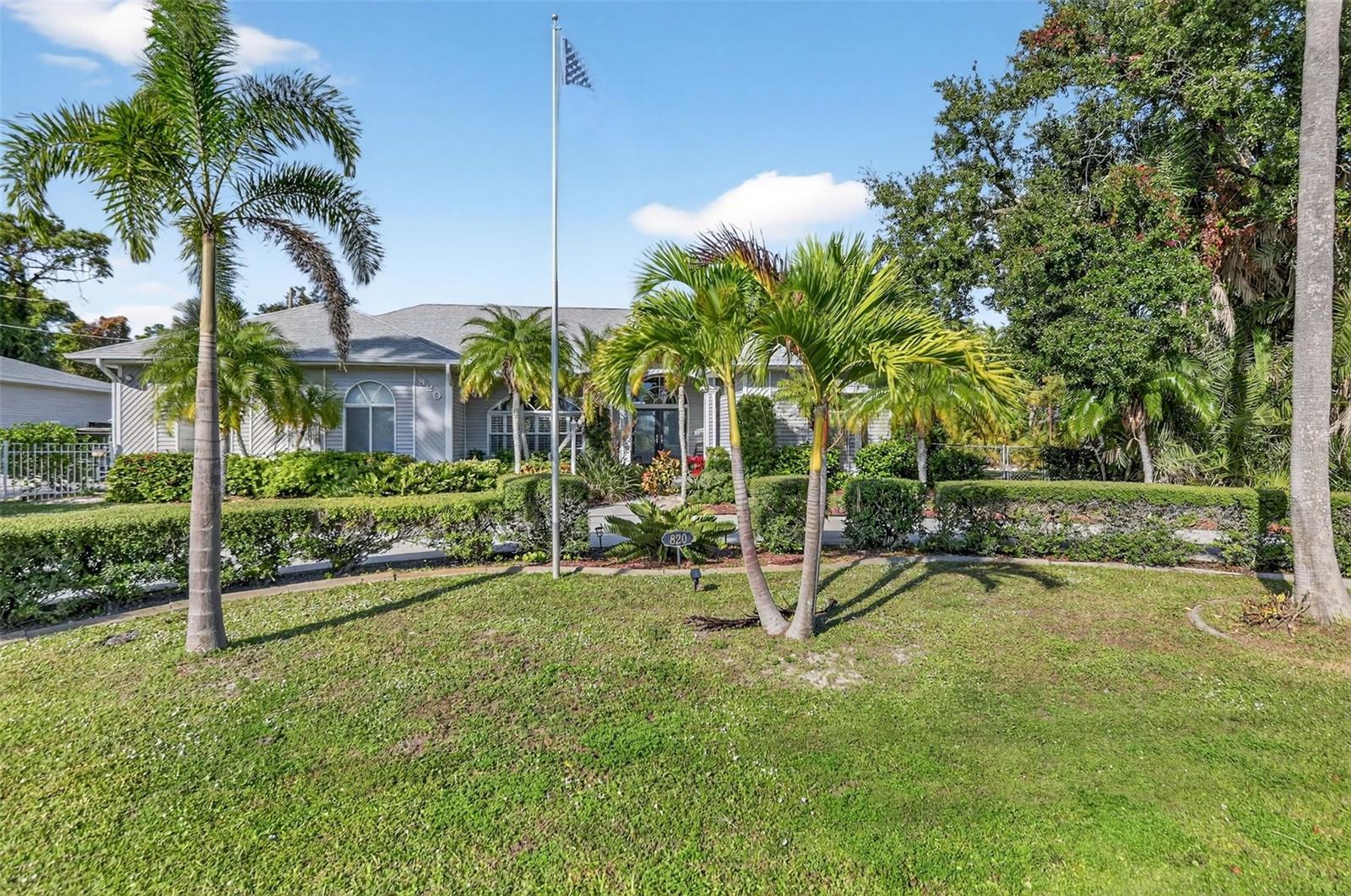 820 Bayshore Dr, Englewood, FL 34223