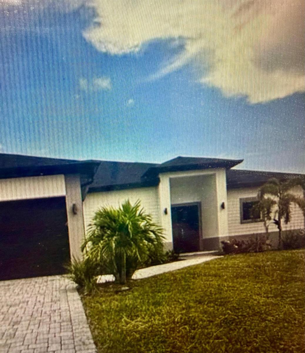 704 Mindora Ave, Lehigh Acres, FL 33972