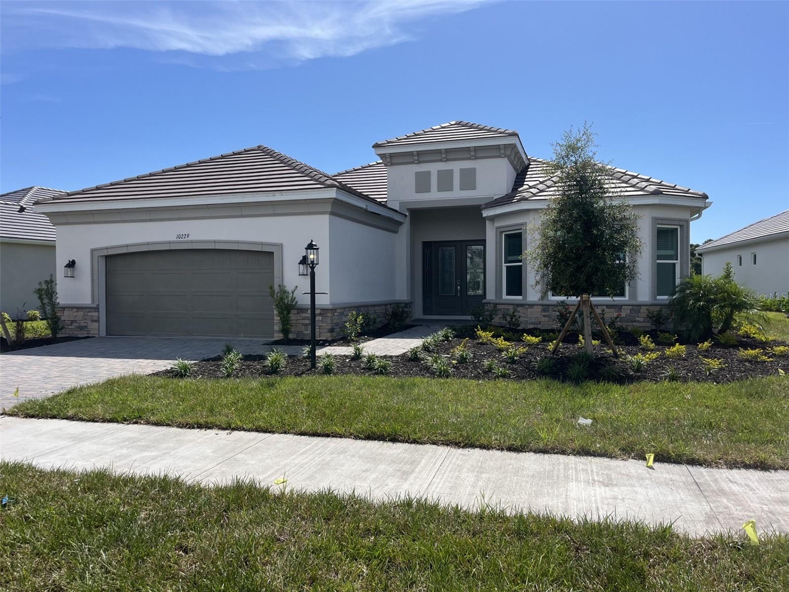 10229 Silent Night Ln, Sarasota, FL 34241