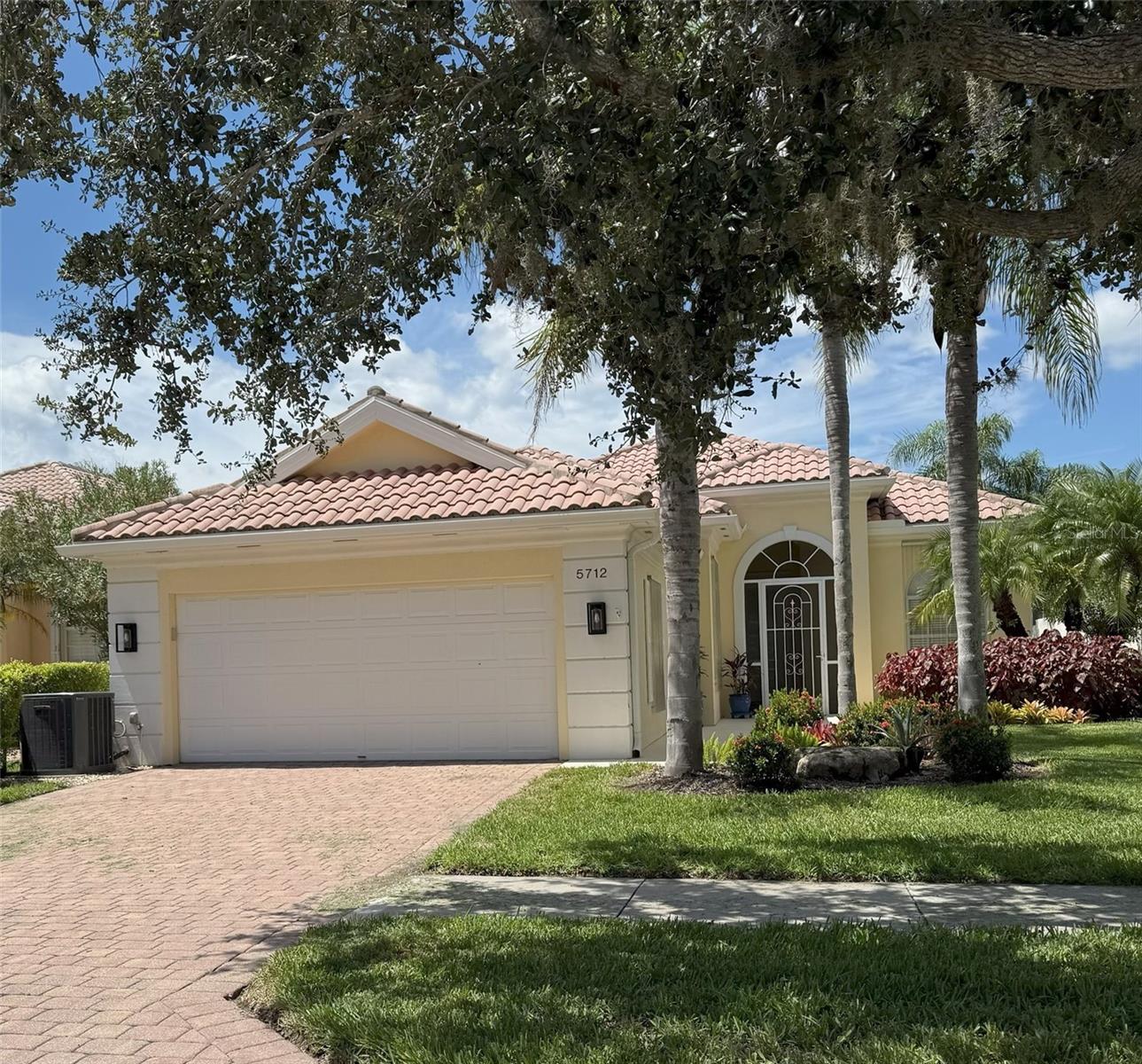 5712 Ferrara Dr, Sarasota, FL 34238