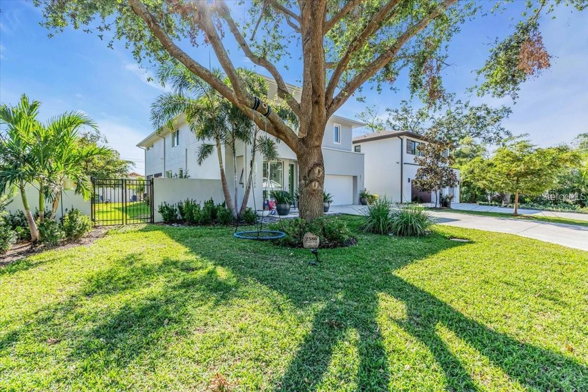 2586 Prospect St, Sarasota, FL 34239