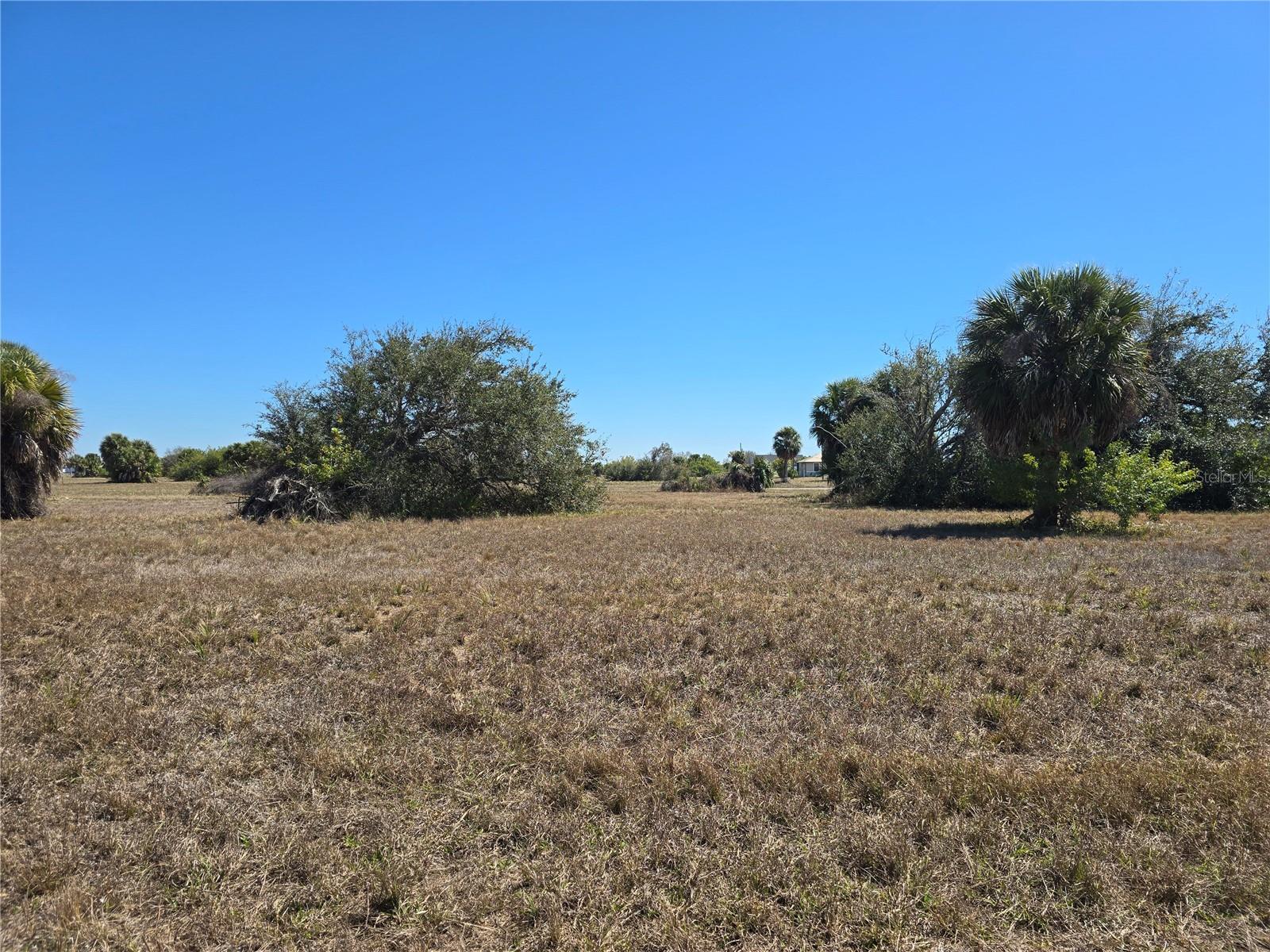 8 Lark Dr, Placida, FL 33946