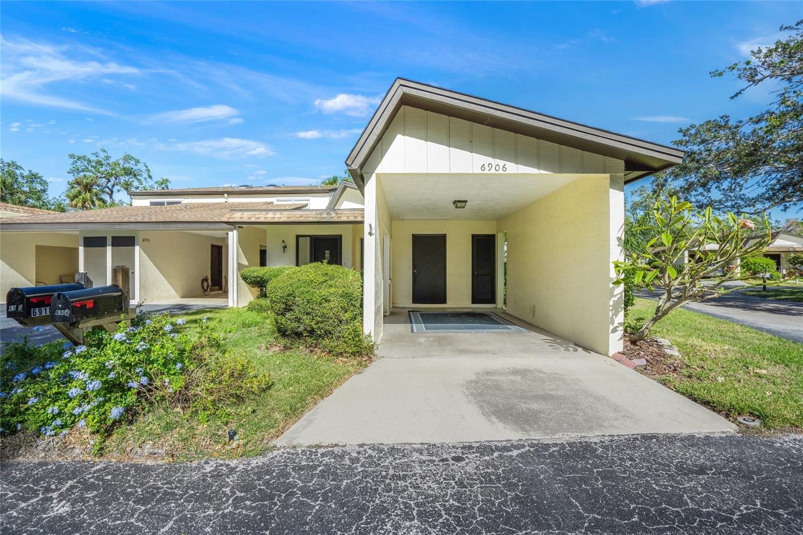 6906 Woodwind Dr #12, Sarasota, FL 34231
