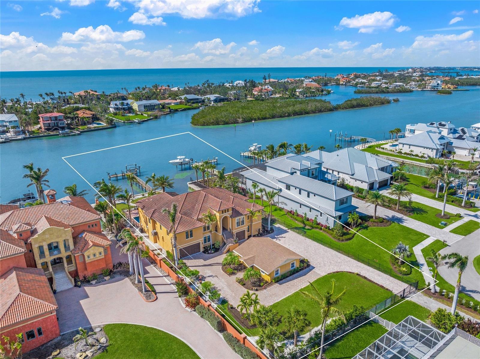 471 Bayshore Rd, Nokomis, FL 34275