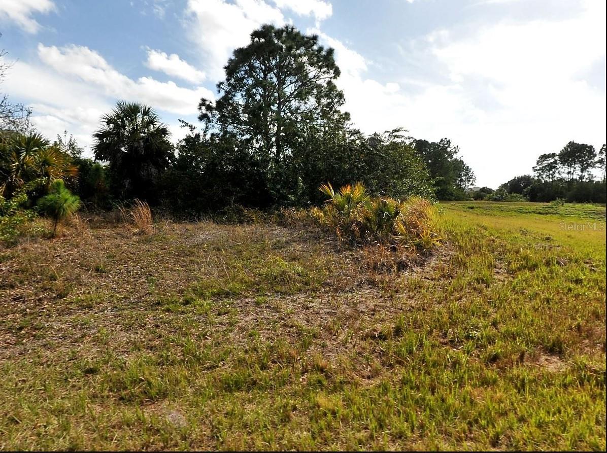 Devonshire Cir, North Port, FL 34288