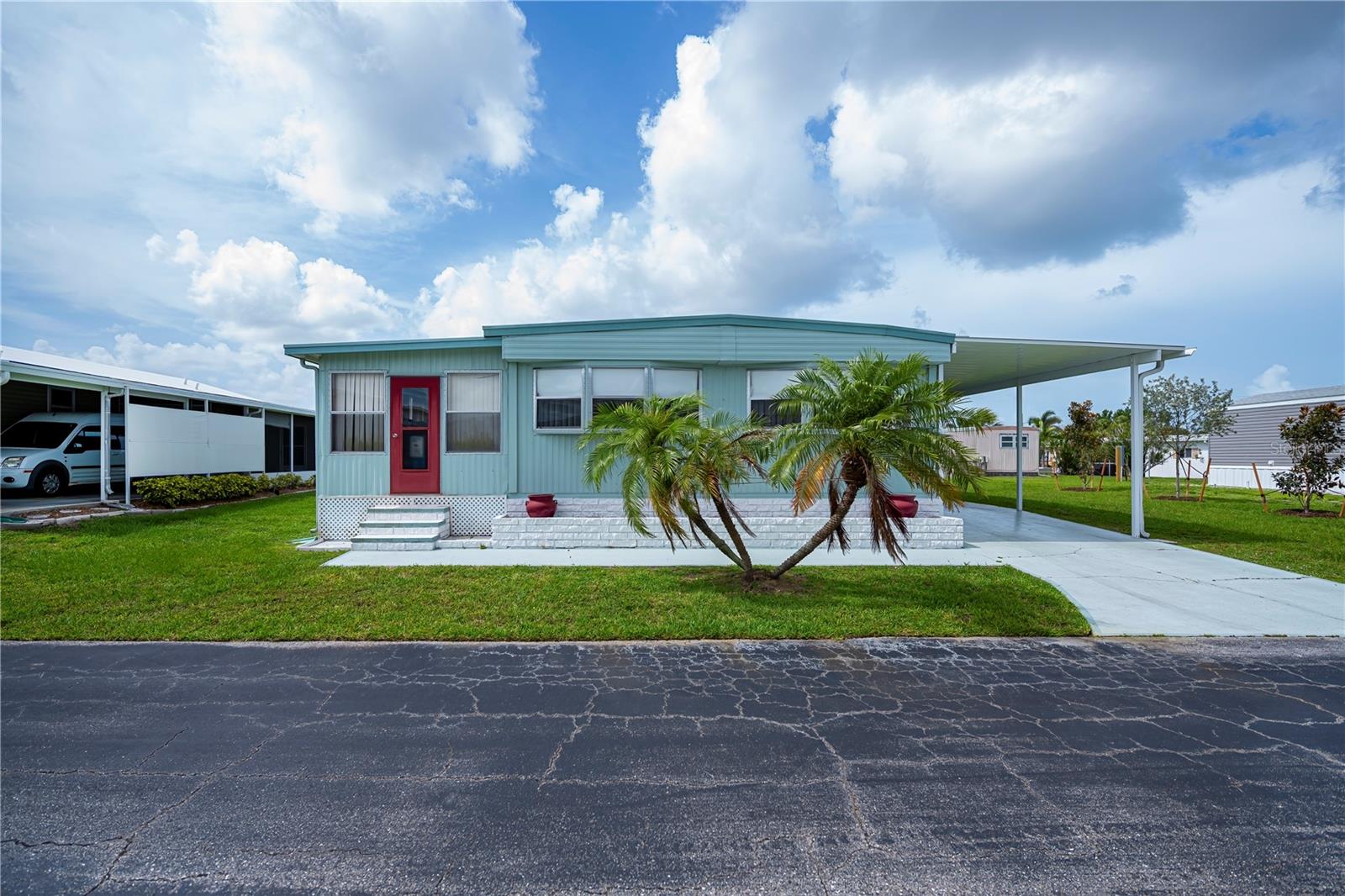 527 Walnut Cir, Venice, FL 34285