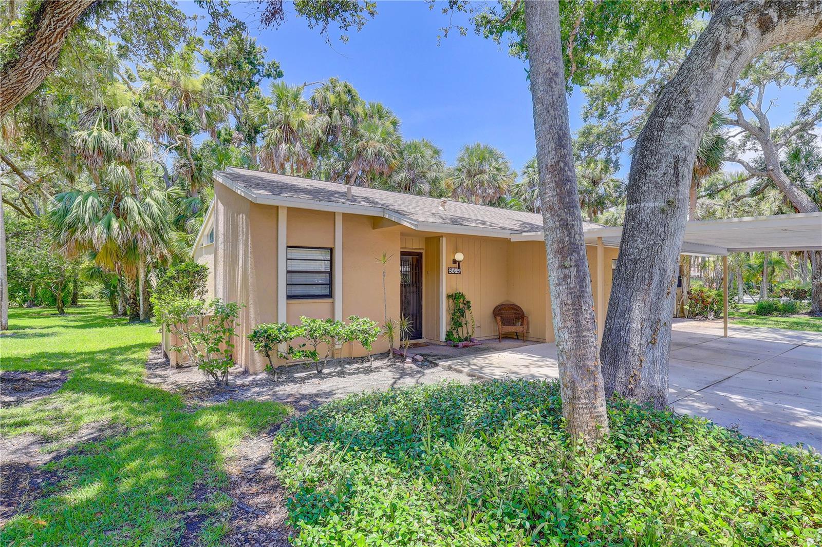 5065 Village Gardens Dr #8, Sarasota, FL 34234