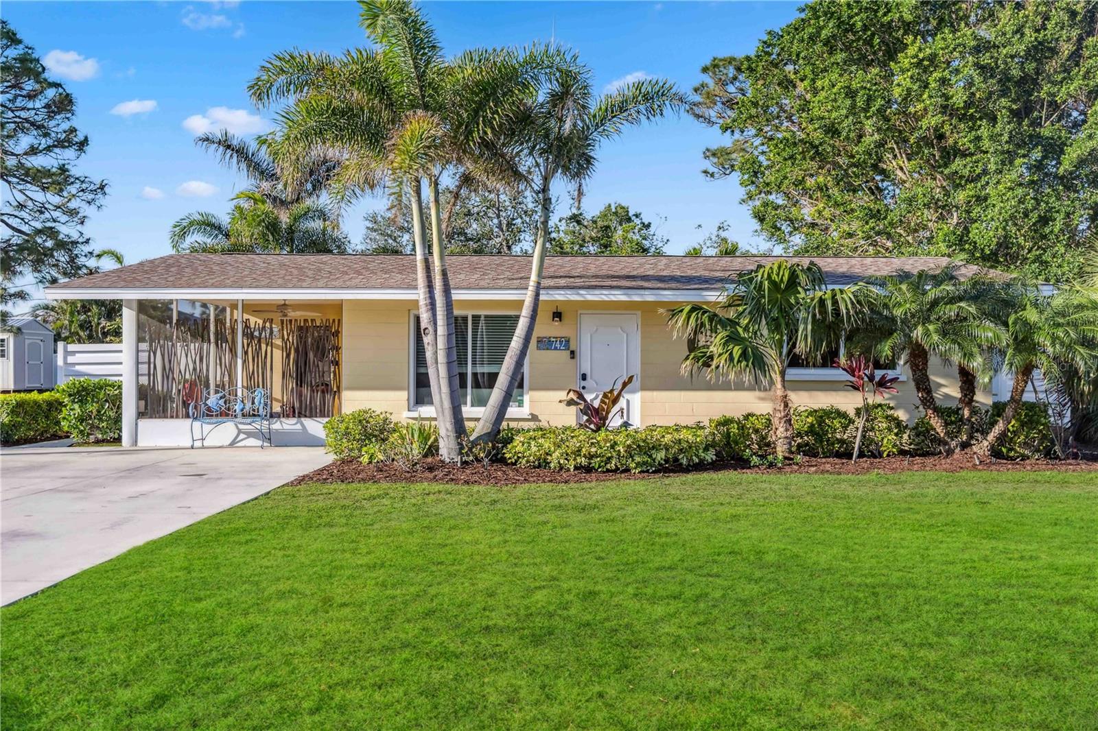 742 Golf Dr, Venice, FL 34285