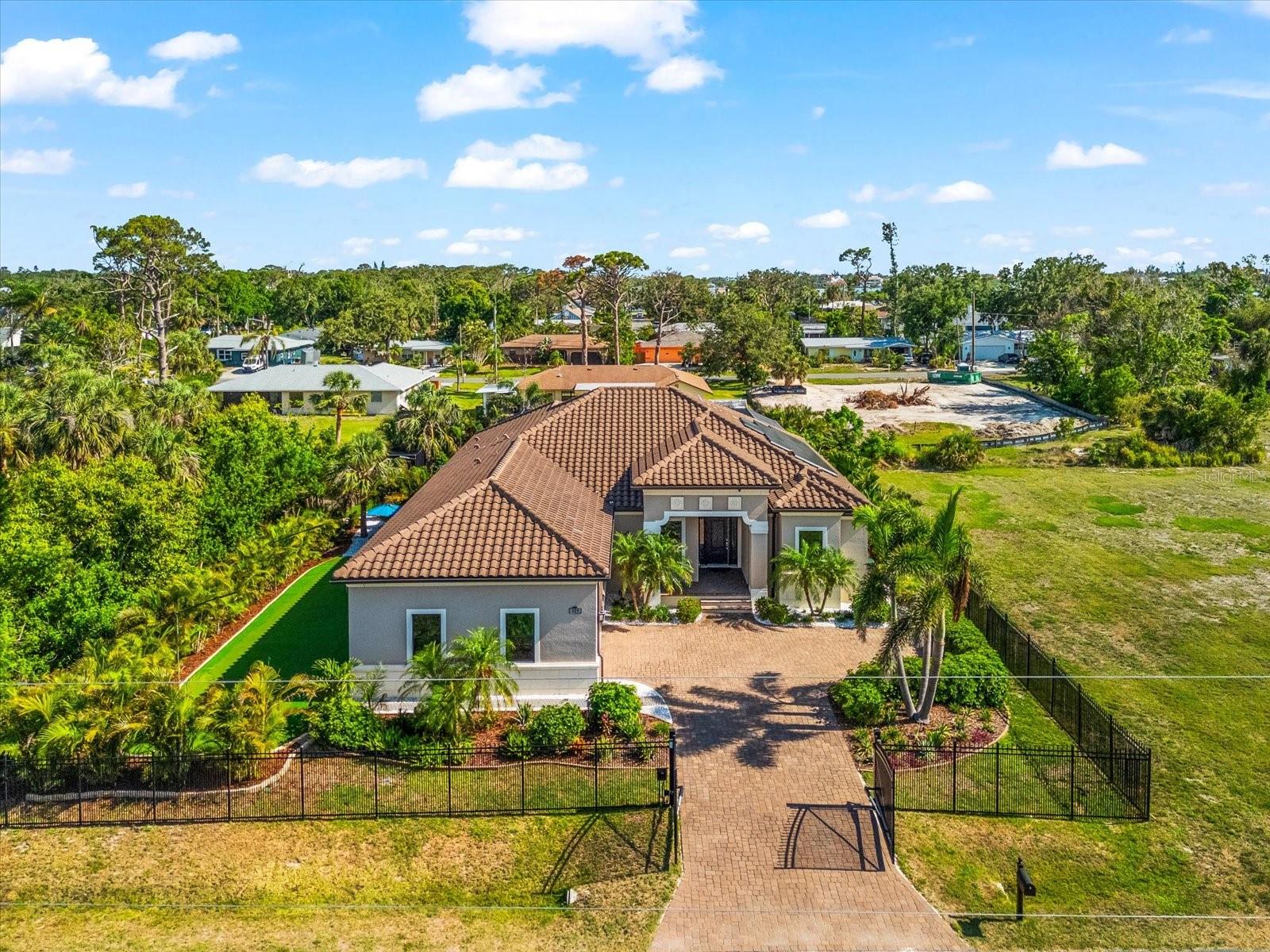 329 Myrtle Ave, Nokomis, FL 34275