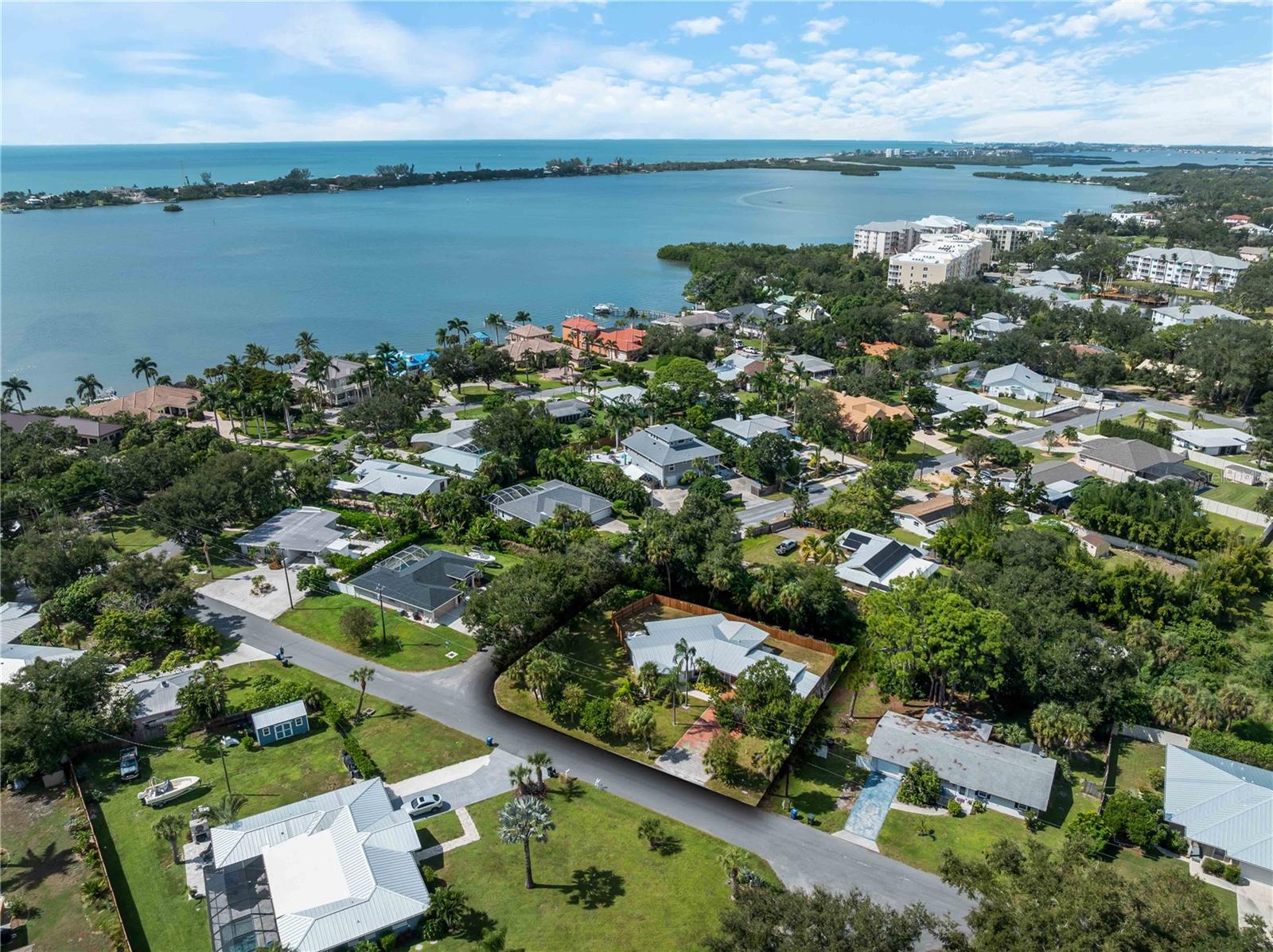 32 Bay Ave, Osprey, FL 34229